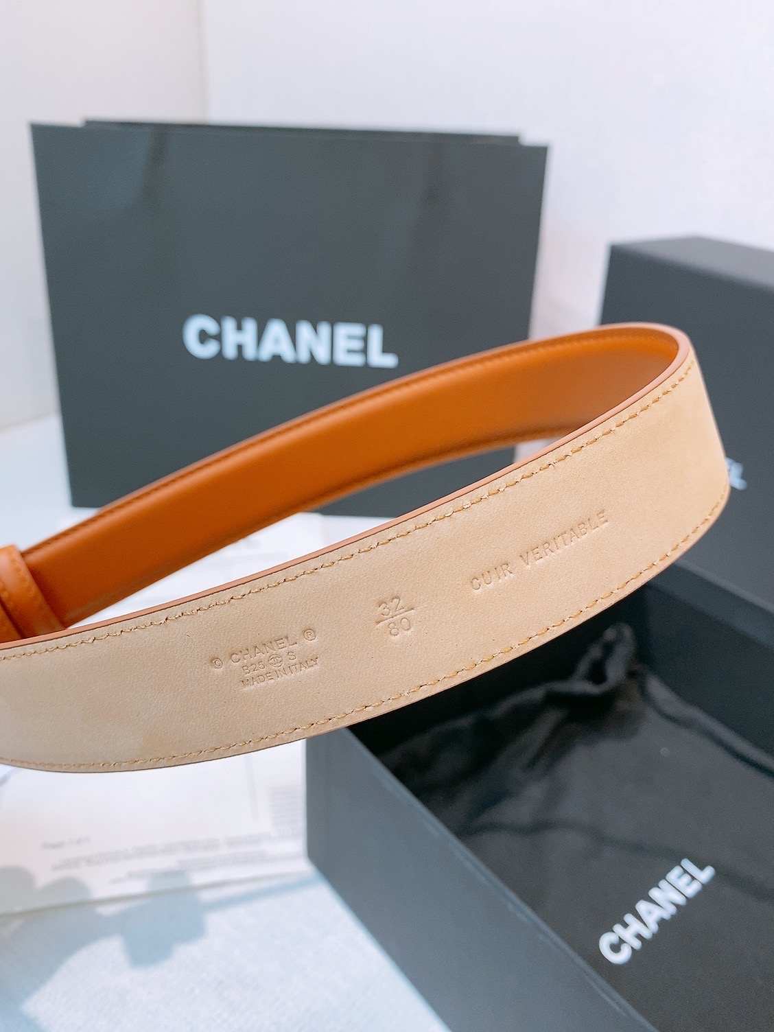 Chanel 宽度：𝟯 𝟬𝗰𝗺 香奈儿 CHANEL « 配全套 原包装 » 𝟐𝟔新款认图最新钢印 进口 小牛皮+纯铜扣 开模对版正货钢印 细节完美一致