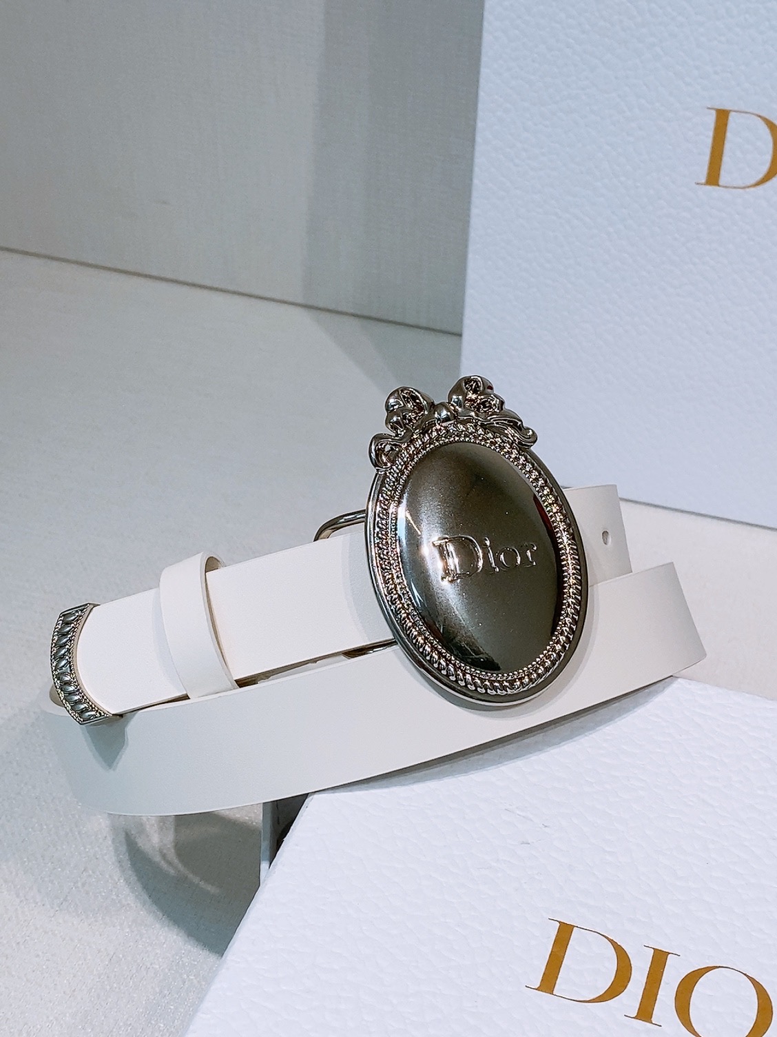 - Look Book Christian Dior 2026椭圆型蝴蝶结腰带 古董感好强!重新诠释Di - Look Book Christian Dior 2026椭圆型蝴蝶结腰带 古董感好强!重新诠释Di