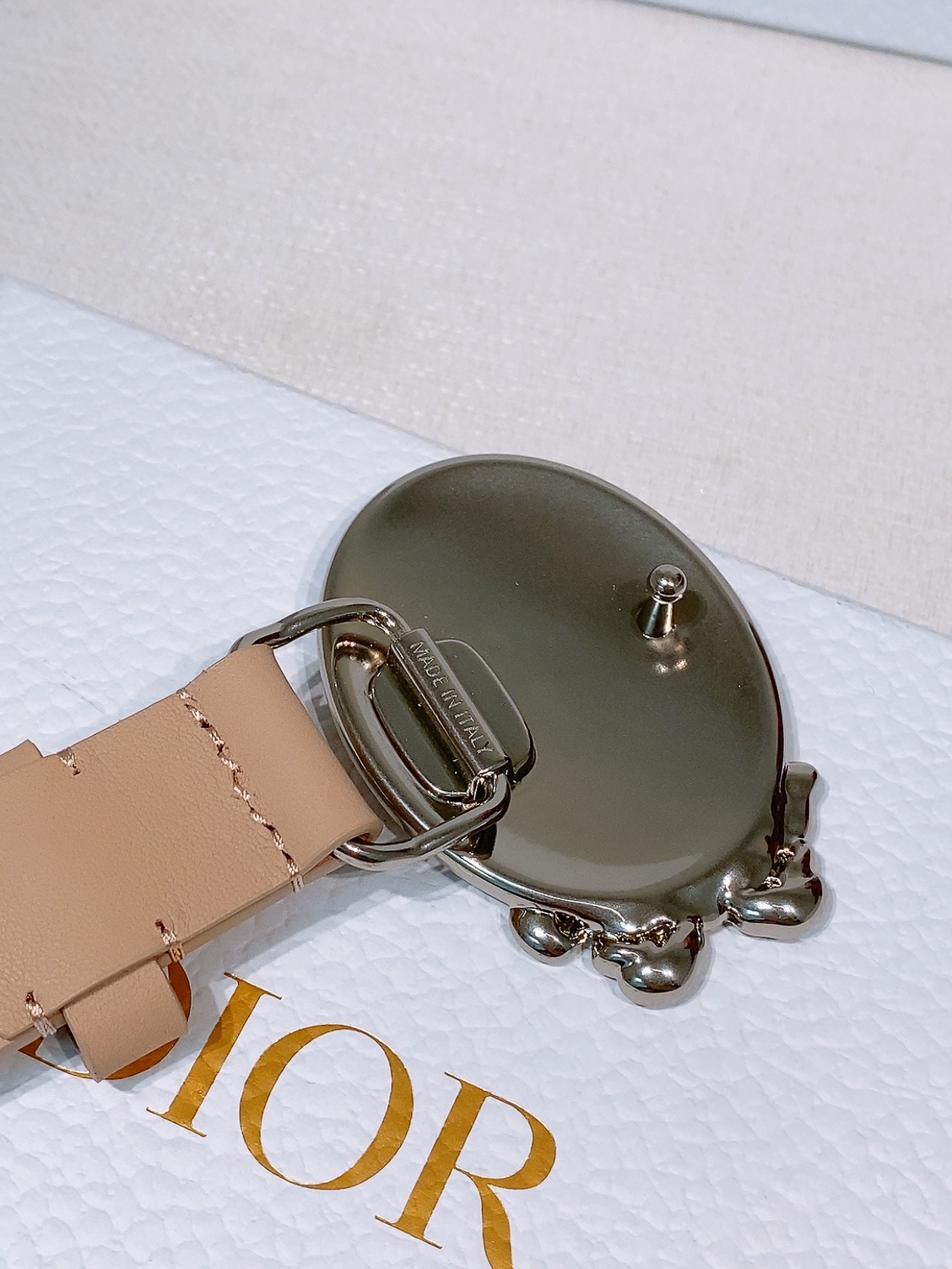 - Look Book Christian Dior 2026椭圆型蝴蝶结腰带 古董感好强！重新诠释Di