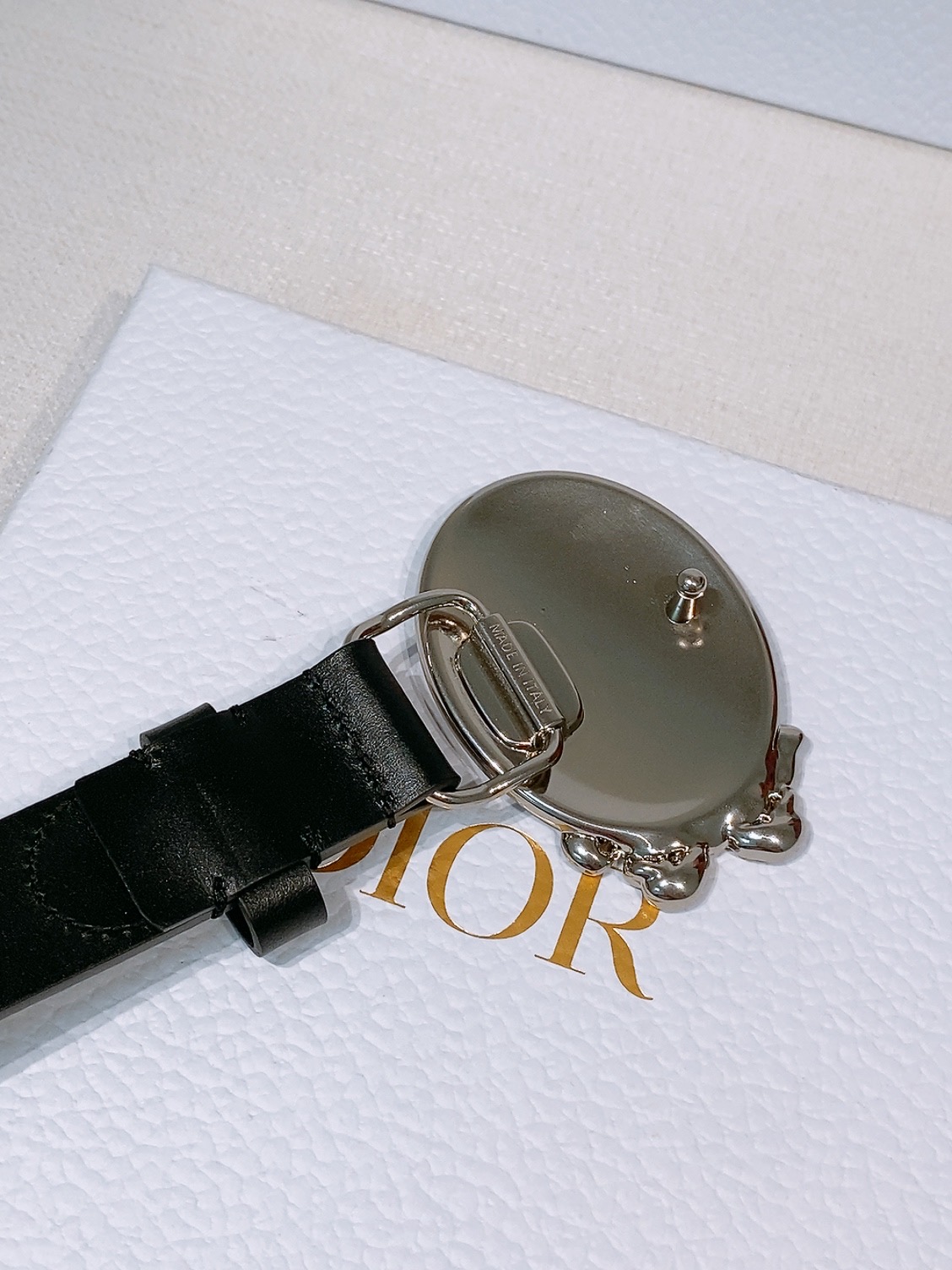 - Look Book Christian Dior 2026椭圆型蝴蝶结腰带 古董感好强！重新诠释Di