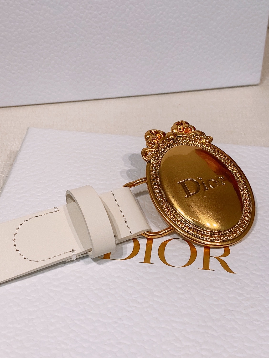 - Look Book Christian Dior 2026椭圆型蝴蝶结腰带 古董感好强!重新诠释Di - Look Book Christian Dior 2026椭圆型蝴蝶结腰带 古董感好强!重新诠释Di