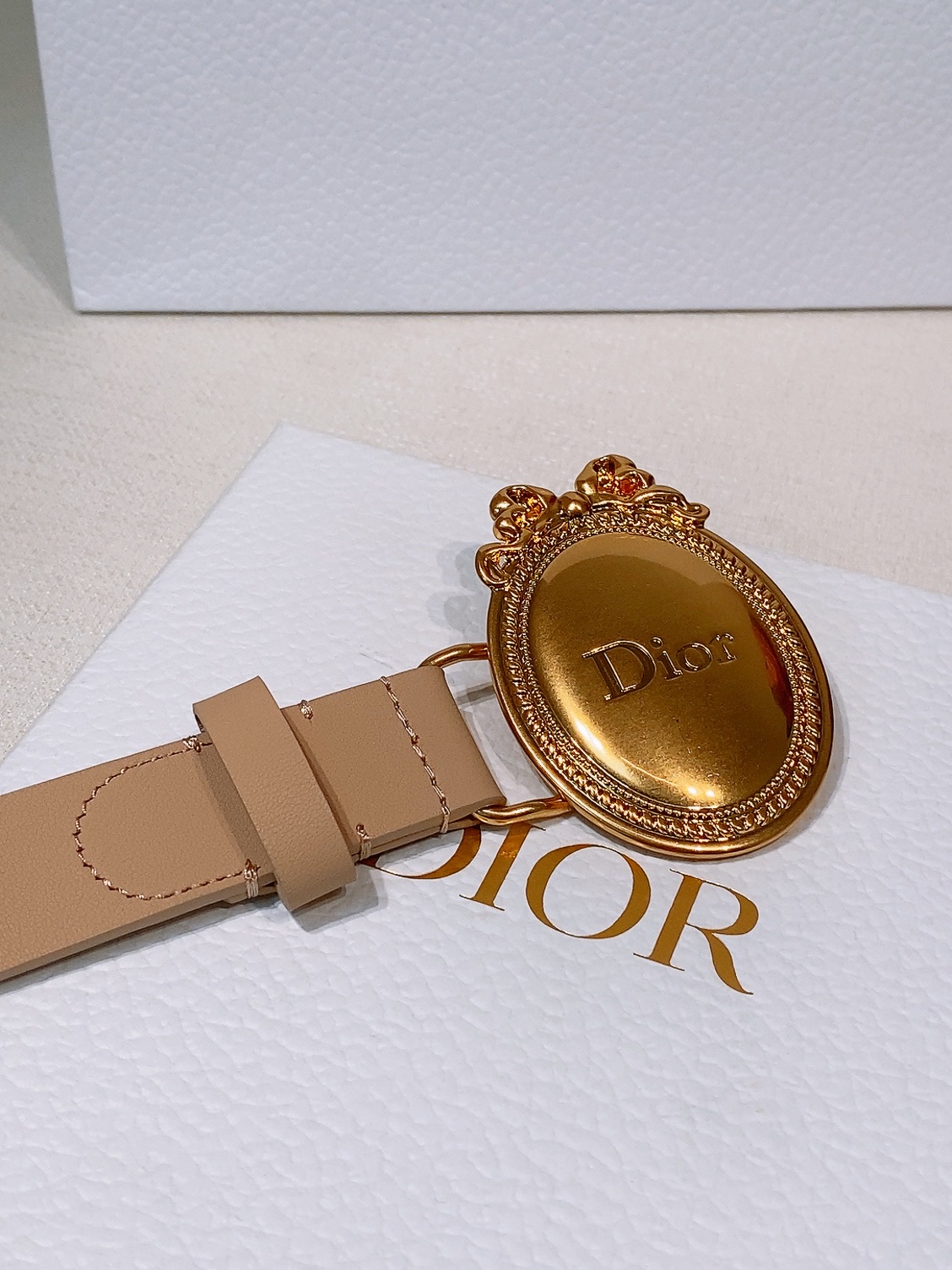 - Look Book Christian Dior 2026椭圆型蝴蝶结腰带 古董感好强!重新诠释Di - Look Book Christian Dior 2026椭圆型蝴蝶结腰带 古董感好强!重新诠释Di