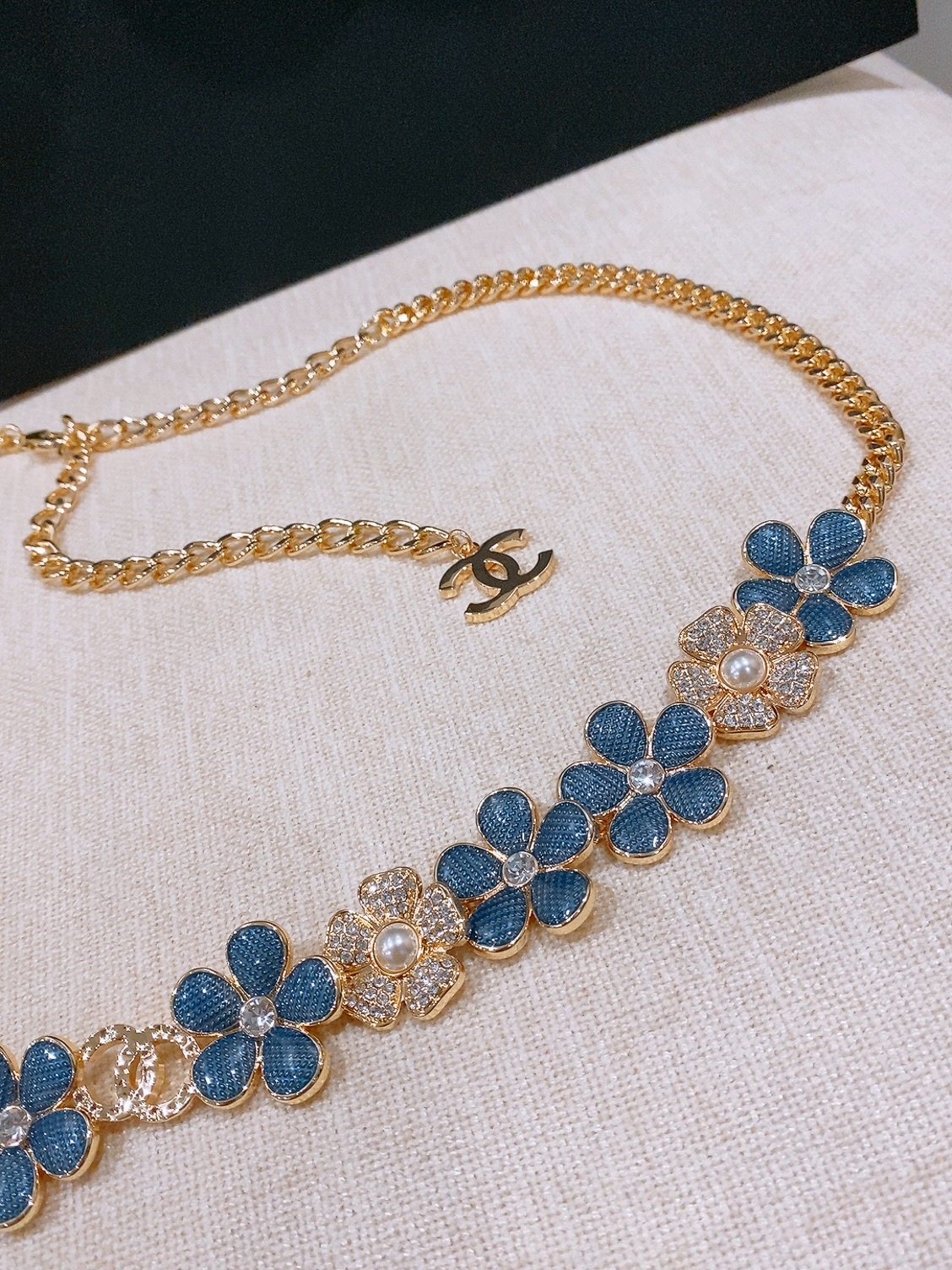 -香家小菊花腰链 beltChanel新入手的#菊花牛仔腰链 金属 人造珍珠 及水钻银与珍珠白 牛仔色系