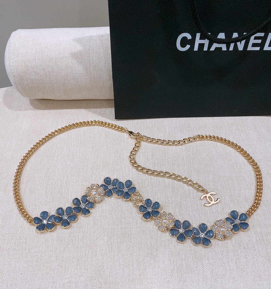 -香家小菊花腰链 beltChanel新入手的#菊花牛仔腰链 金属 人造珍珠 及水钻银与珍珠白 牛仔色系