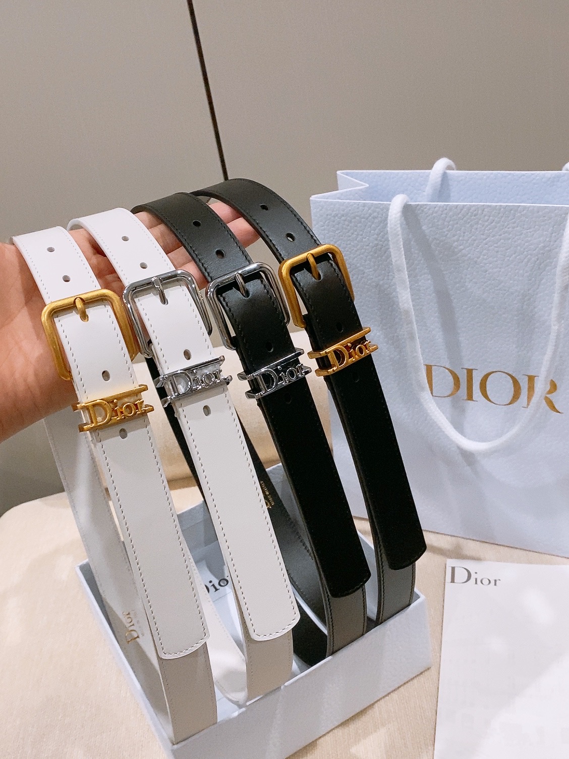 -集合图🥳Dior Cannage 腰带 重新诠释Dior 经典标识。采用光滑牛皮革等材质精心制作，饰以