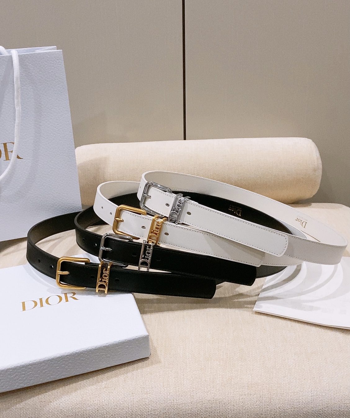 -集合图🥳Dior Cannage 腰带 重新诠释Dior 经典标识。采用光滑牛皮革等材质精心制作，饰以