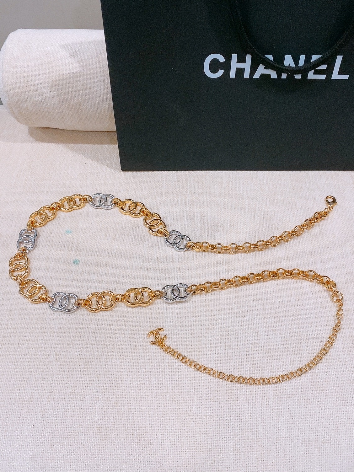 -Chanel CC黄铜腰链 定制螺纹配件 环环相扣 金 与 银 黄铜金属.精致银色系logo腰链 精致