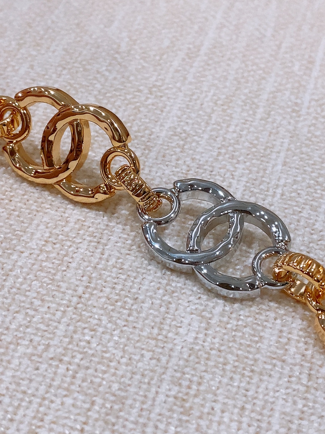 -Chanel CC黄铜腰链 定制螺纹配件 环环相扣 金 与 银 黄铜金属.精致银色系logo腰链 精致