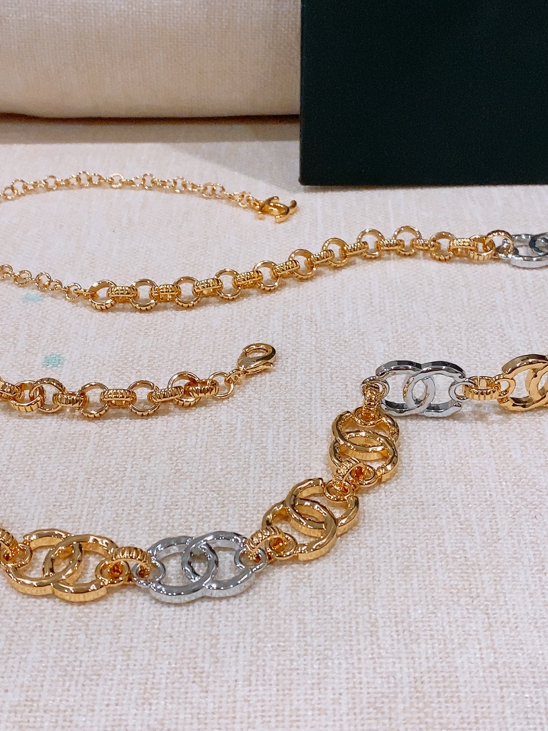 -Chanel CC黄铜腰链 定制螺纹配件 环环相扣 金 与 银 黄铜金属.精致银色系logo腰链 精致