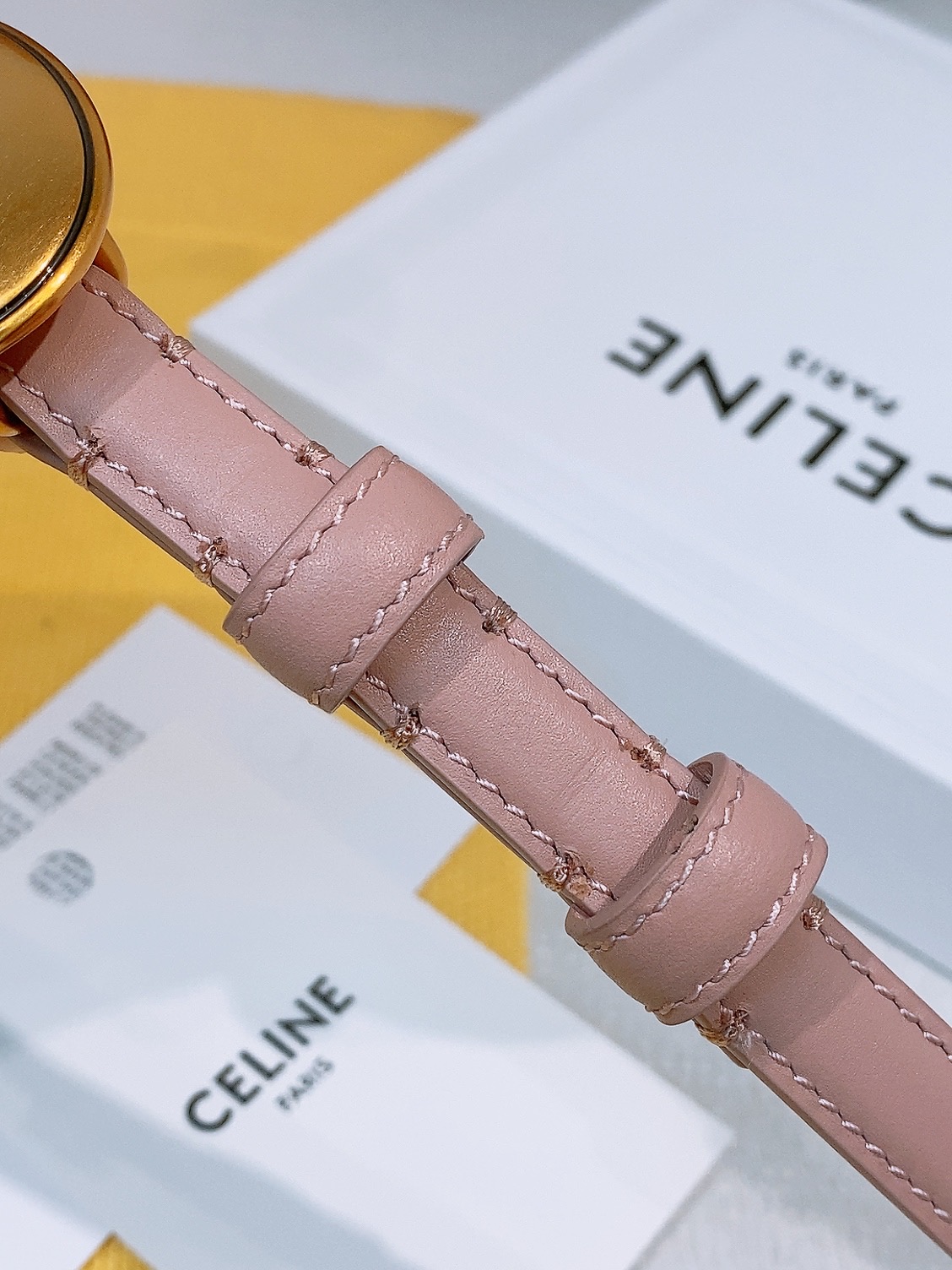 -凯旋门✨ MAISON 13mm皮带 MAISON 13毫米皮带，TAURILLON皮革，牛皮革衬里，银色饰面，宽度：