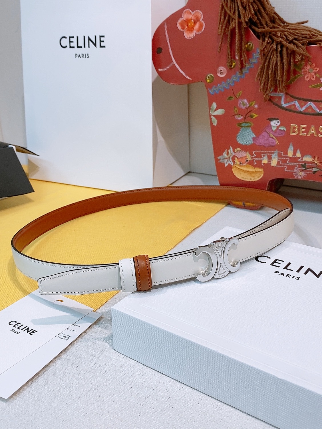 Celine双面窄版腰带 (1.8cm) 凯旋门 Celine双面窄版腰带 (1.8cm) 凯旋门