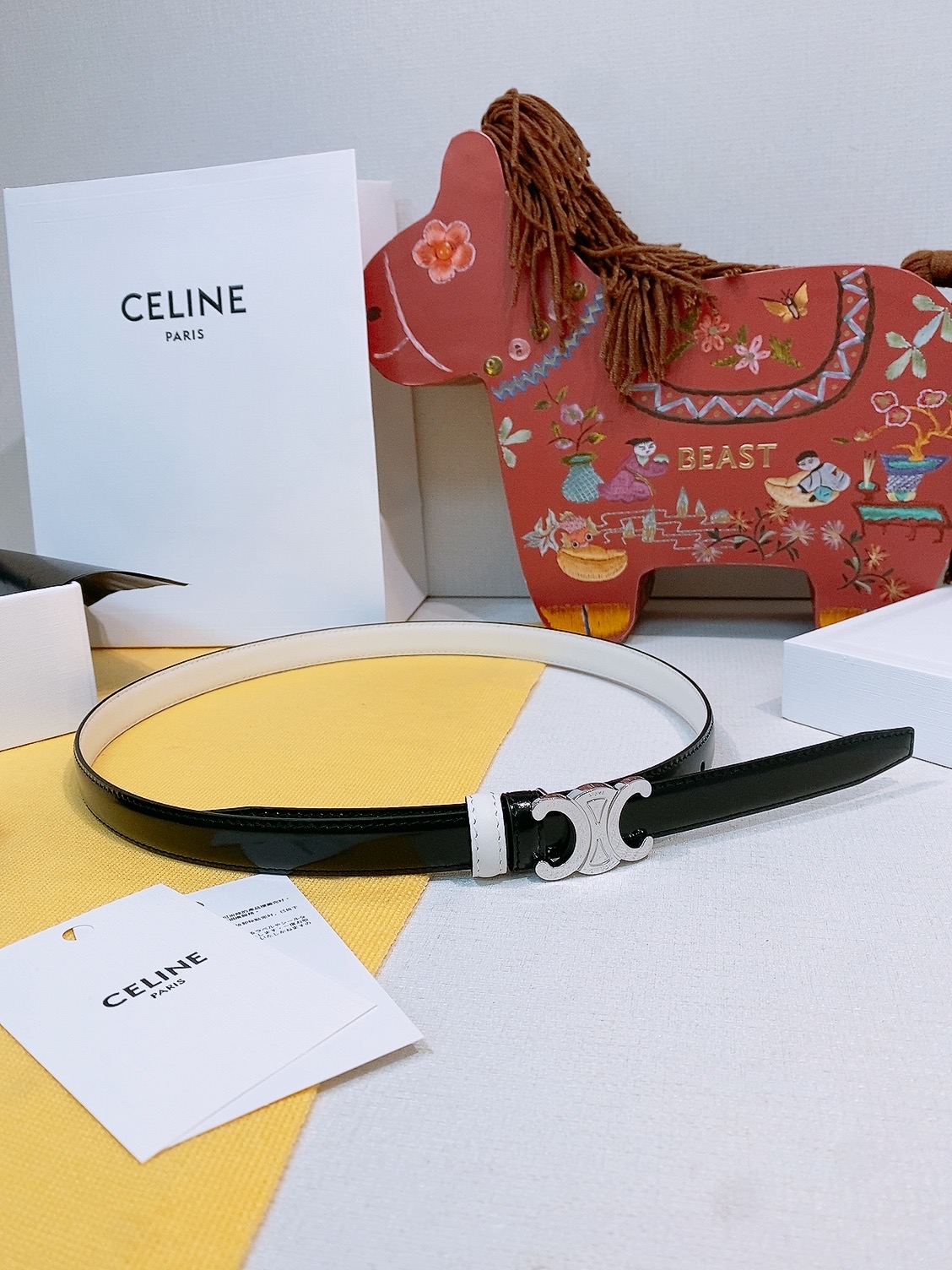 Celine双面窄版腰带 (1.8cm) 凯旋门 Celine双面窄版腰带 (1.8cm) 凯旋门