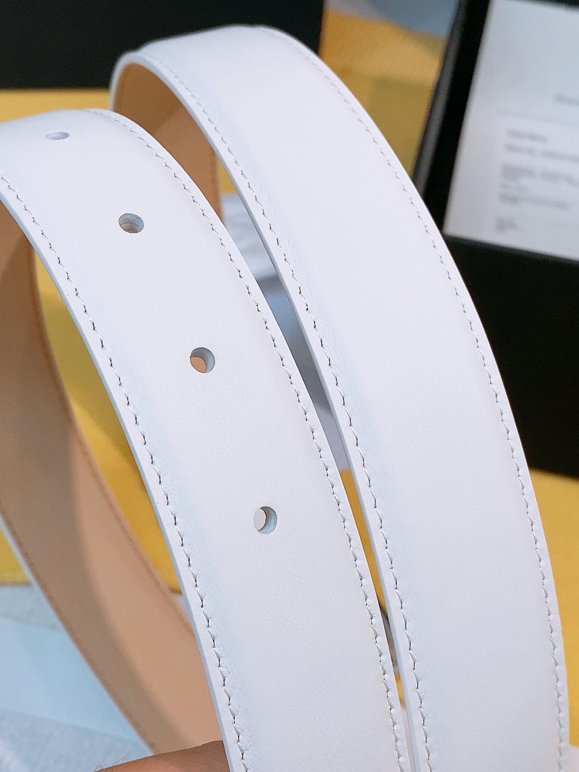纯白皮 香家✨ Leather belt 30mm 皮质腰带 简约方形金属扣头,搭配光滑小牛皮腰带,品牌标志性通勤配饰, 纯白皮 香家✨ Leather belt 30mm 皮质腰带 简约方形金属扣头,搭配光滑小牛皮腰带,品牌标志性通勤配饰,