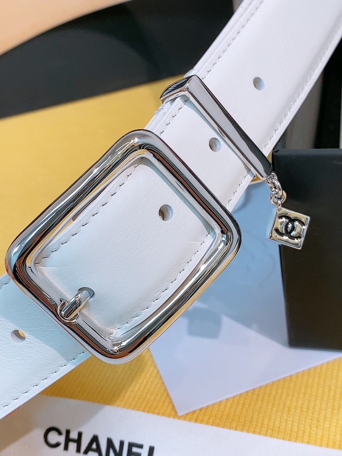 纯白皮 香家✨ Leather belt 30mm 皮质腰带 简约方形金属扣头,搭配光滑小牛皮腰带,品牌标志性通勤配饰, 纯白皮 香家✨ Leather belt 30mm 皮质腰带 简约方形金属扣头,搭配光滑小牛皮腰带,品牌标志性通勤配饰,