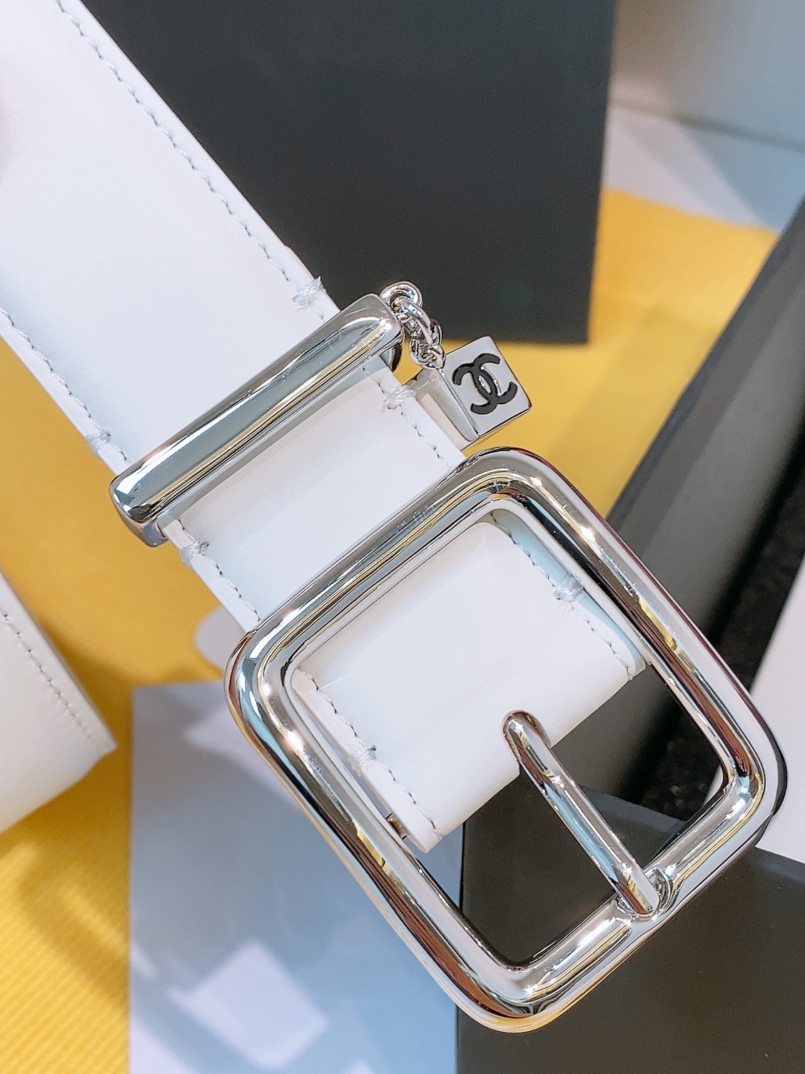纯白皮 香家✨ Leather belt 30mm 皮质腰带 简约方形金属扣头,搭配光滑小牛皮腰带,品牌标志性通勤配饰, 纯白皮 香家✨ Leather belt 30mm 皮质腰带 简约方形金属扣头,搭配光滑小牛皮腰带,品牌标志性通勤配饰,