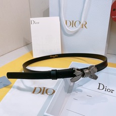 -迪家新款蝴蝶结🎀复古腰带 Dior这款Montaigne Treasure腰带是2026秋季成衣系列全新单品,彰显生动 -迪家新款蝴蝶结🎀复古腰带 Dior这款Montaigne Treasure腰带是2026秋季成衣系列全新单品,彰显生动