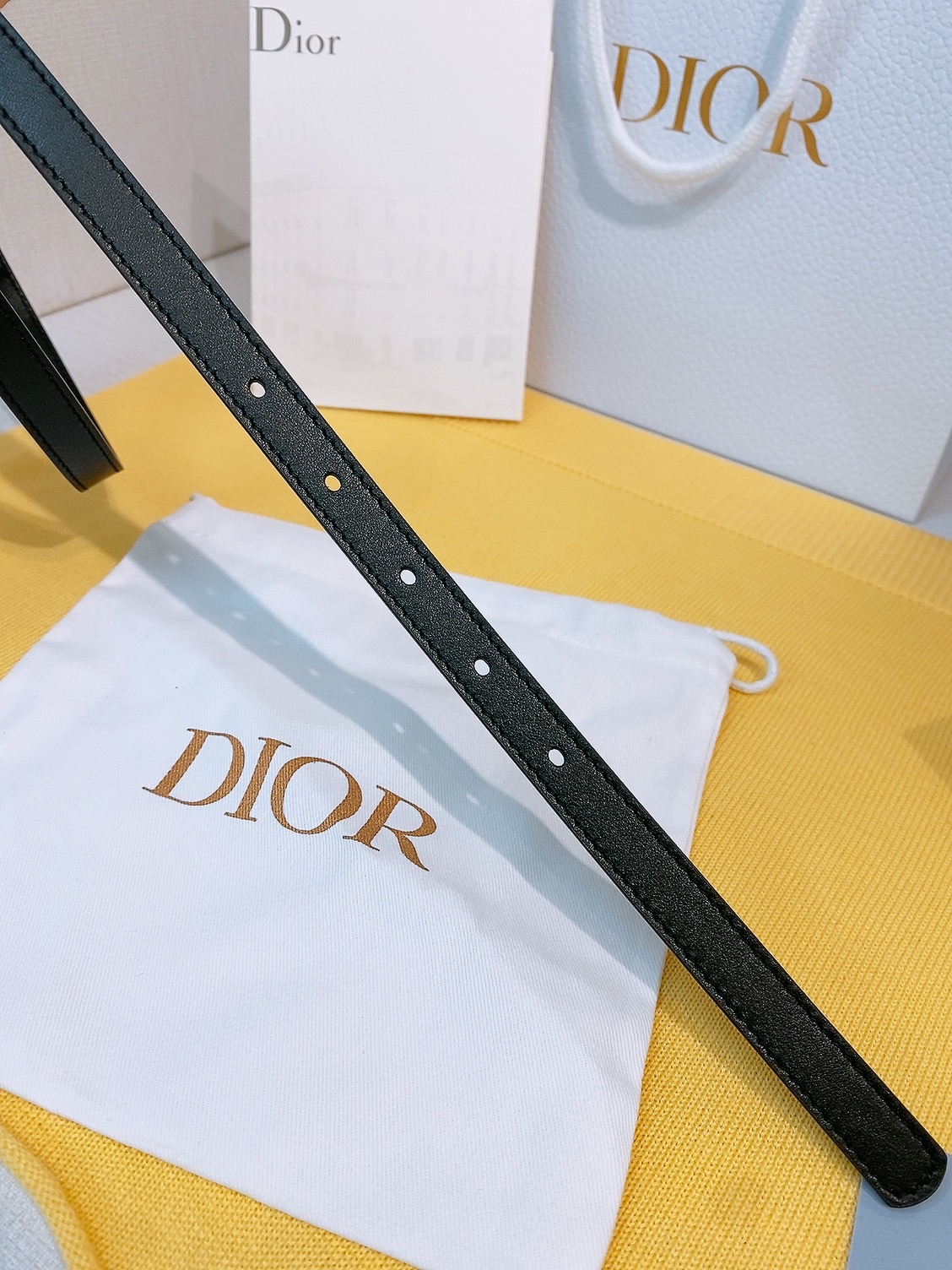 -迪家新款蝴蝶结🎀复古腰带 Dior这款Montaigne Treasure腰带是2026秋季成衣系列全新单品,彰显生动 -迪家新款蝴蝶结🎀复古腰带 Dior这款Montaigne Treasure腰带是2026秋季成衣系列全新单品,彰显生动