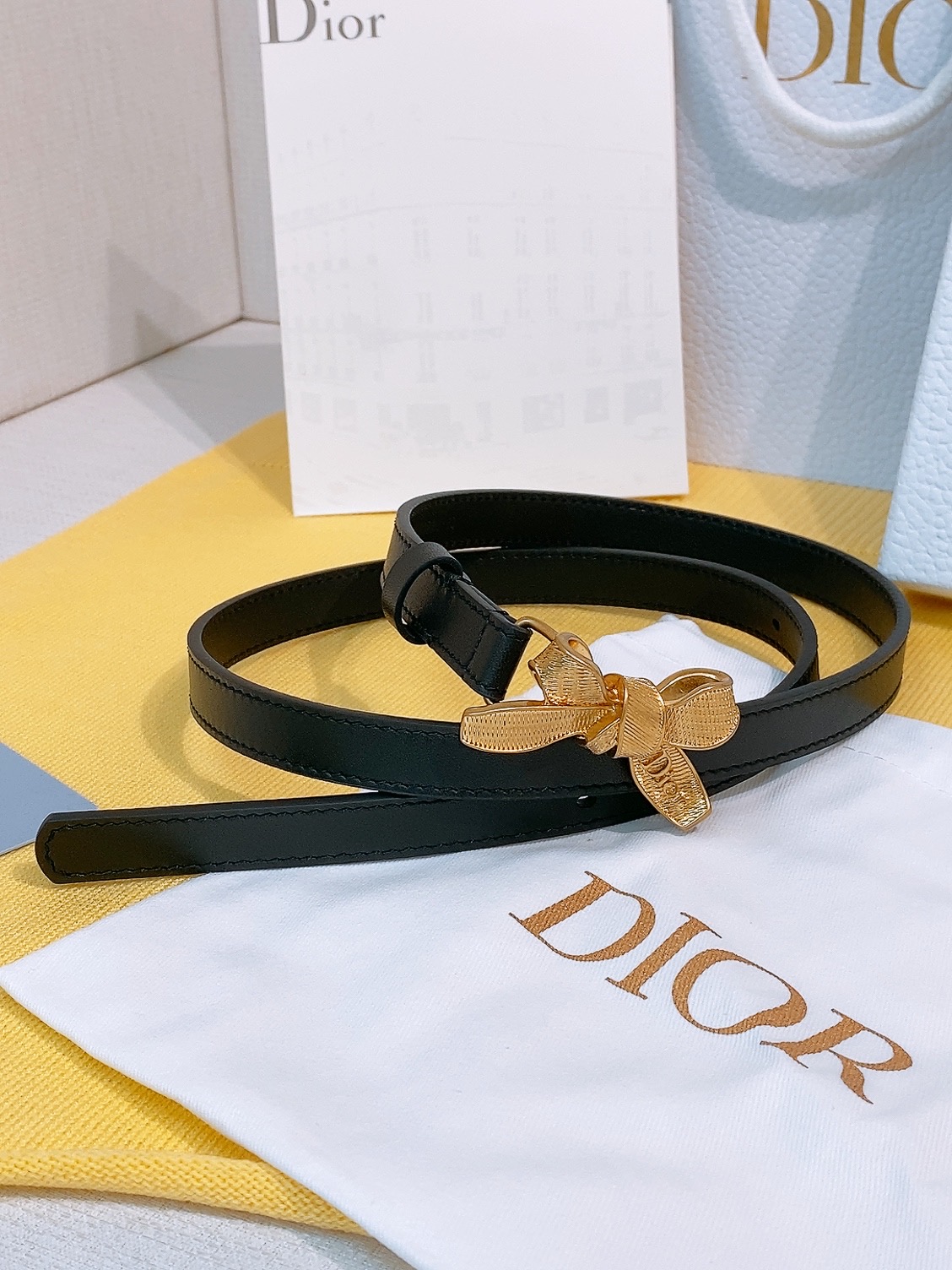 -迪家新款蝴蝶结🎀复古腰带 Dior这款Montaigne Treasure腰带是2026秋季成衣系列全新单品,彰显生动 -迪家新款蝴蝶结🎀复古腰带 Dior这款Montaigne Treasure腰带是2026秋季成衣系列全新单品,彰显生动