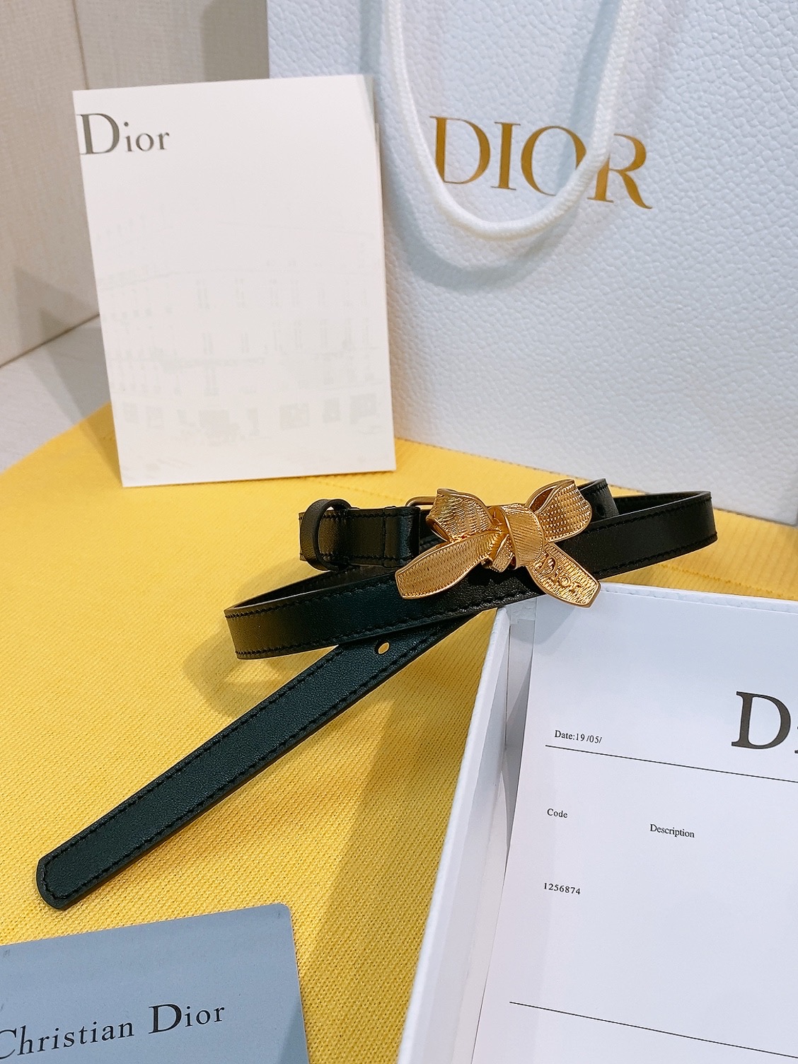 -迪家新款蝴蝶结🎀复古腰带 Dior这款Montaigne Treasure腰带是2026秋季成衣系列全新单品,彰显生动 -迪家新款蝴蝶结🎀复古腰带 Dior这款Montaigne Treasure腰带是2026秋季成衣系列全新单品,彰显生动