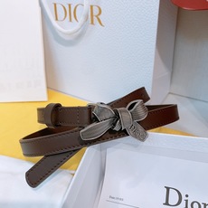 -迪家新款蝴蝶结🎀复古腰带 Dior这款Montaigne Treasure腰带是2026秋季成衣系列全新单品,彰显生动 -迪家新款蝴蝶结🎀复古腰带 Dior这款Montaigne Treasure腰带是2026秋季成衣系列全新单品,彰显生动