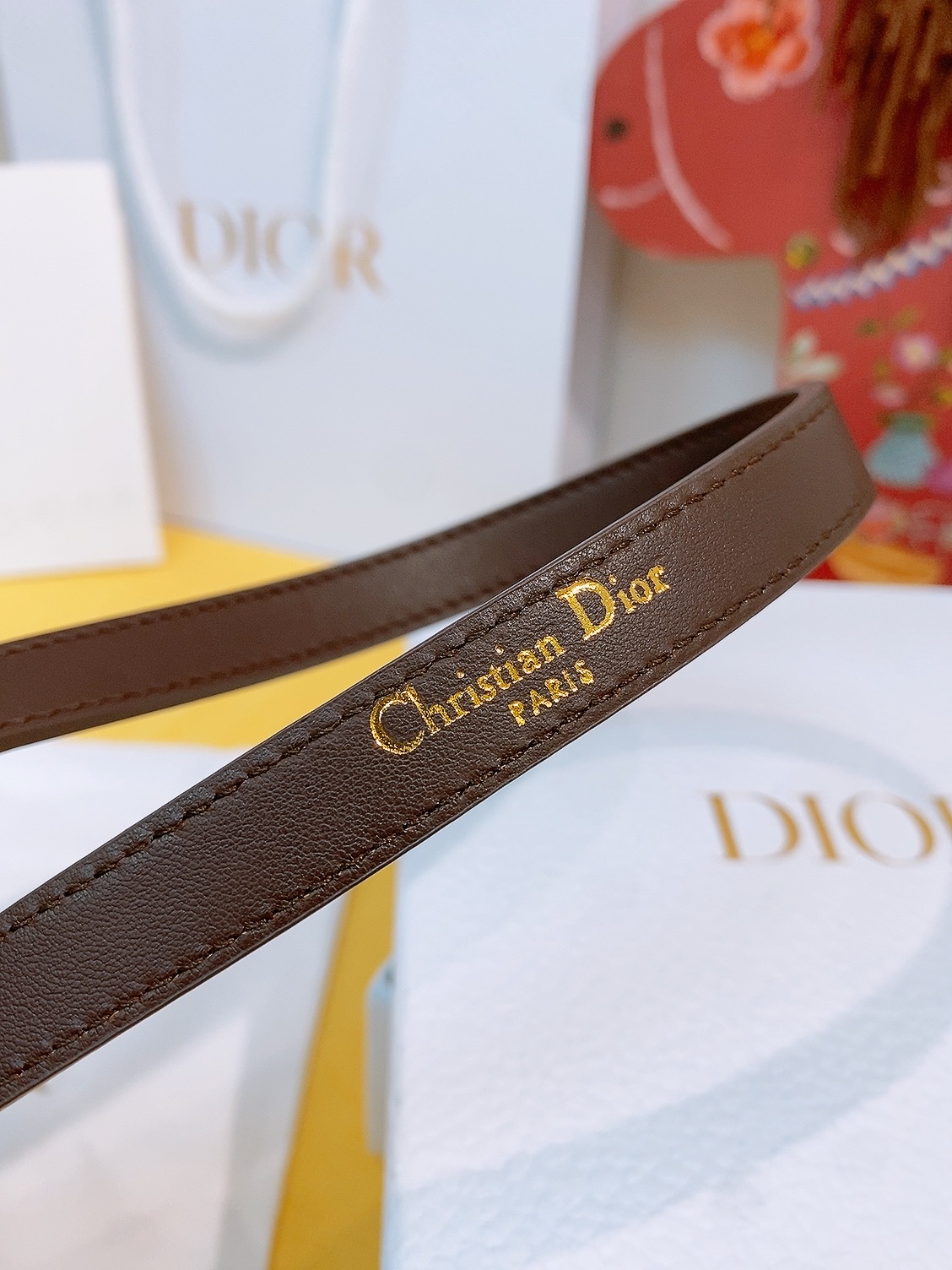 -迪家新款蝴蝶结🎀复古腰带 Dior这款Montaigne Treasure腰带是2026秋季成衣系列全新单品,彰显生动 -迪家新款蝴蝶结🎀复古腰带 Dior这款Montaigne Treasure腰带是2026秋季成衣系列全新单品,彰显生动