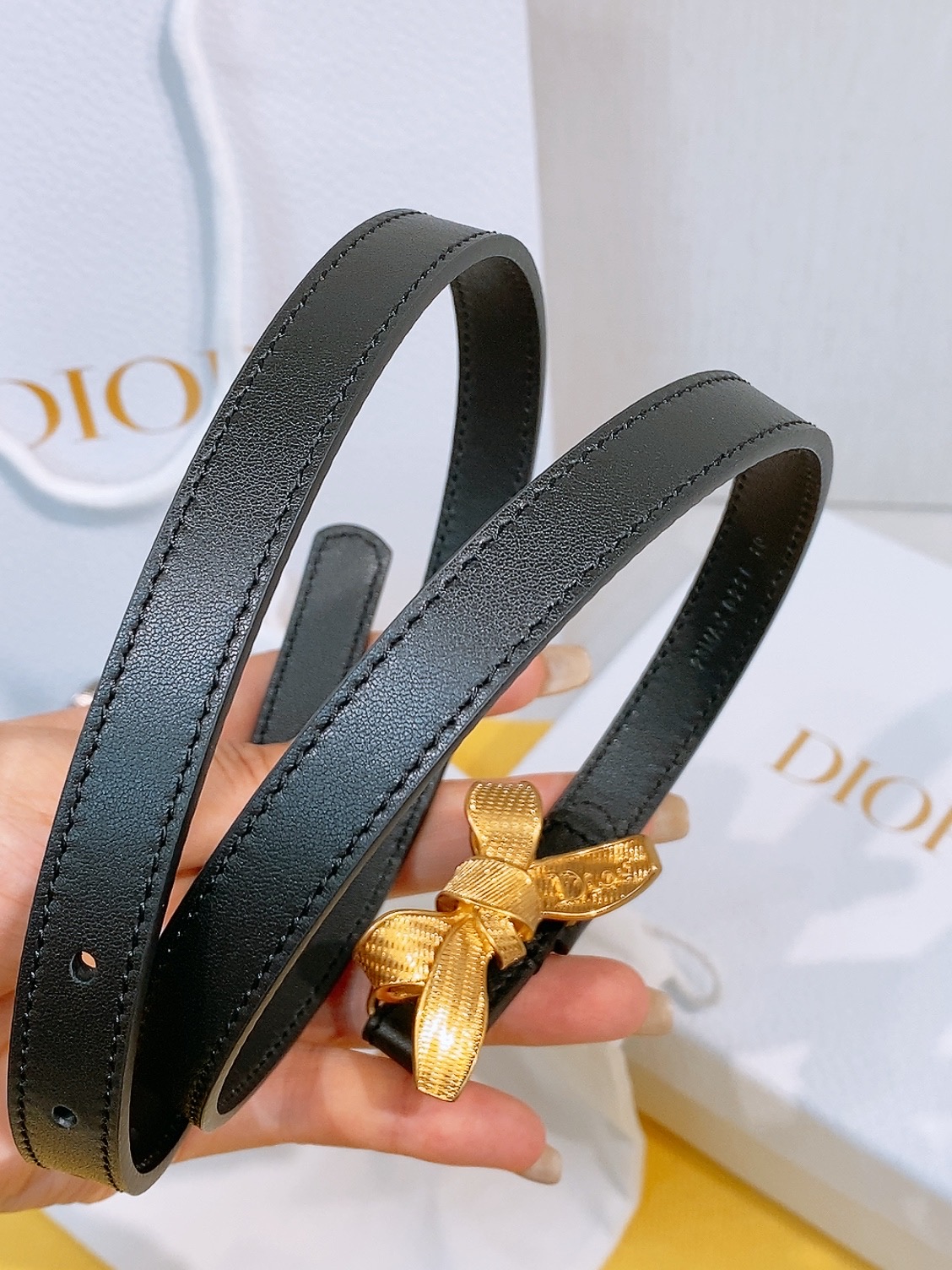 -迪家新款蝴蝶结🎀复古腰带 Dior这款Montaigne Treasure腰带是2026秋季成衣系列全新单品,彰显生动 -迪家新款蝴蝶结🎀复古腰带 Dior这款Montaigne Treasure腰带是2026秋季成衣系列全新单品,彰显生动