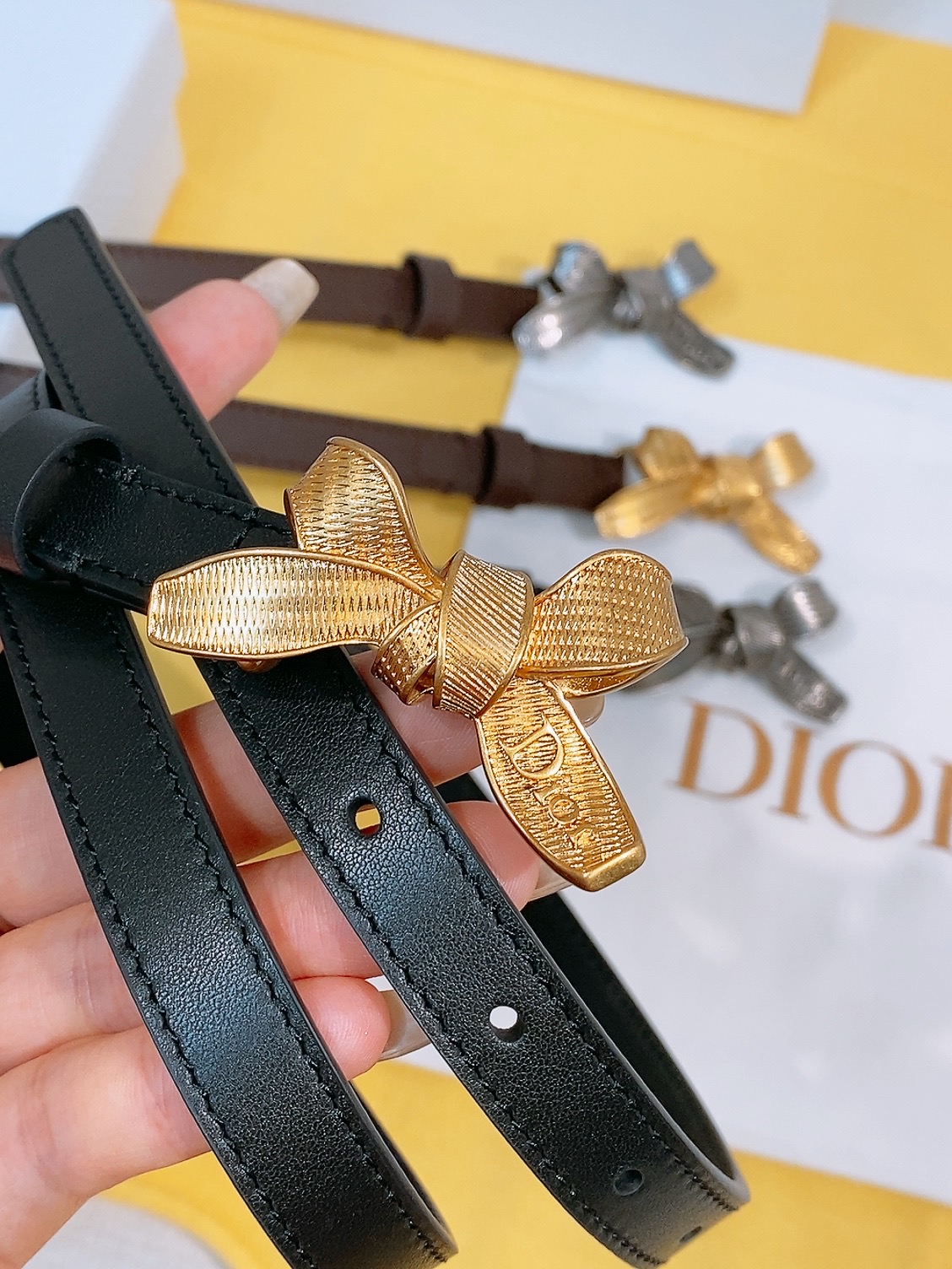-迪家新款蝴蝶结🎀复古腰带 Dior这款Montaigne Treasure腰带是2026秋季成衣系列全新单品,彰显生动 -迪家新款蝴蝶结🎀复古腰带 Dior这款Montaigne Treasure腰带是2026秋季成衣系列全新单品,彰显生动