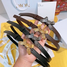 -迪家新款蝴蝶结🎀复古腰带 Dior这款Montaigne Treasure腰带是2026秋季成衣系列全新单品,彰显生动 -迪家新款蝴蝶结🎀复古腰带 Dior这款Montaigne Treasure腰带是2026秋季成衣系列全新单品,彰显生动
