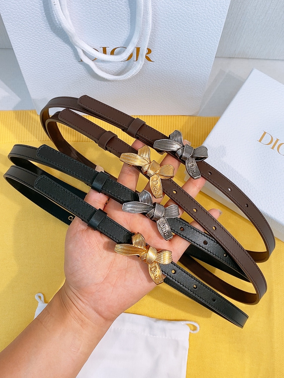 -迪家新款蝴蝶结🎀复古腰带 Dior这款Montaigne Treasure腰带是2026秋季成衣系列全新单品,彰显生动 -迪家新款蝴蝶结🎀复古腰带 Dior这款Montaigne Treasure腰带是2026秋季成衣系列全新单品,彰显生动