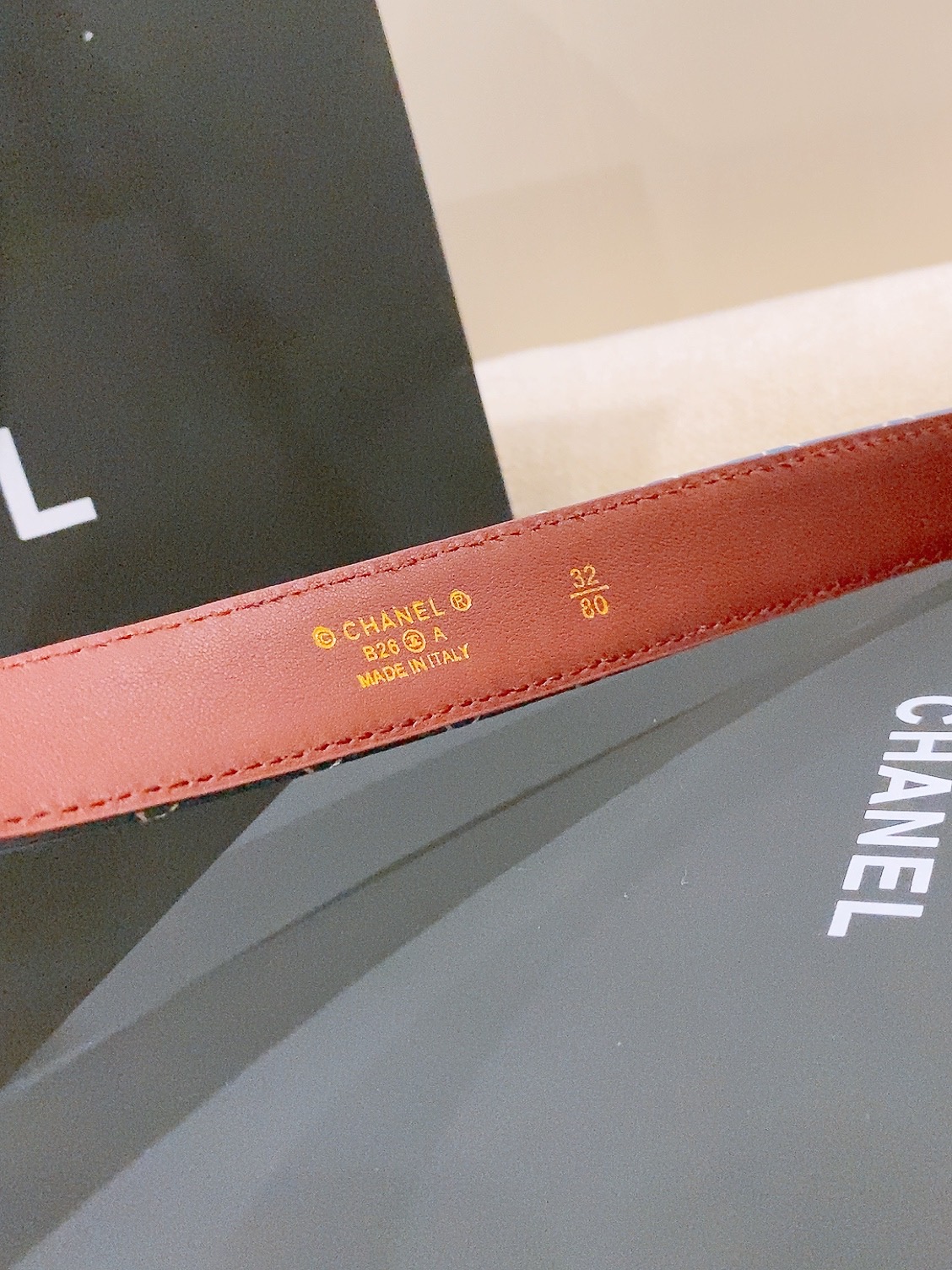 香家Chanel Belt 25mm 牛皮腰带 26b新款牛仔色牛皮皮带 实物超级美随意搭配都好看. 绣线菱格进口牛皮与 香家Chanel Belt 25mm 牛皮腰带 26b新款牛仔色牛皮皮带 实物超级美随意搭配都好看. 绣线菱格进口牛皮与