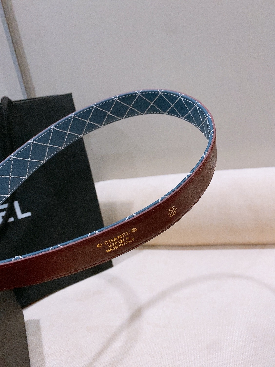 香家Chanel Belt 25mm 牛皮腰带 26b新款牛仔色牛皮皮带 实物超级美随意搭配都好看. 绣线菱格进口牛皮与 香家Chanel Belt 25mm 牛皮腰带 26b新款牛仔色牛皮皮带 实物超级美随意搭配都好看. 绣线菱格进口牛皮与