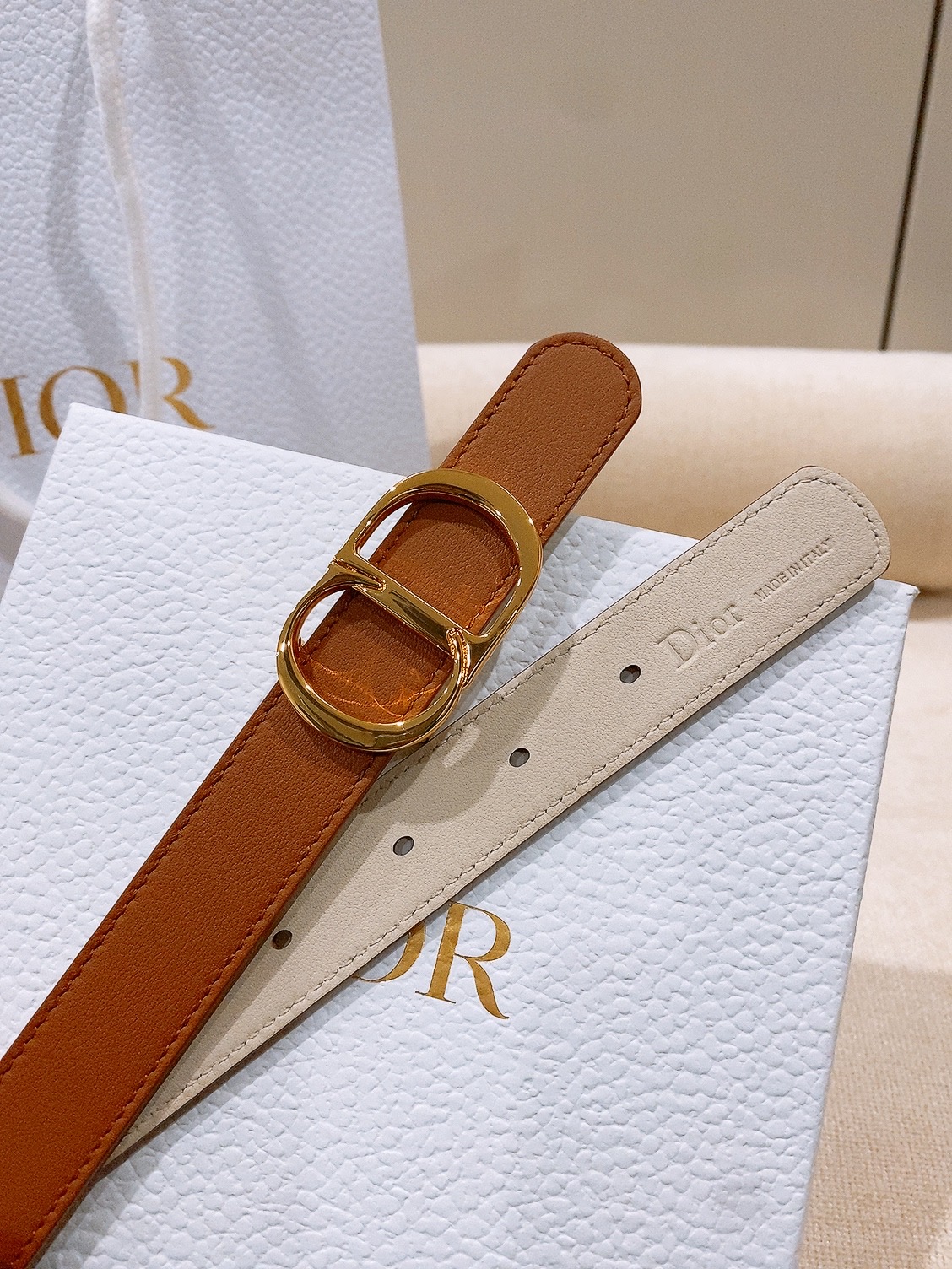 -迪家✨ Montaigne Belt 25mm 进口小牛皮腰带(经典亮面CD搭扣款) 甄选小牛皮打造,侧边手工编织工艺 -迪家✨ Montaigne Belt 25mm 进口小牛皮腰带(经典亮面CD搭扣款) 甄选小牛皮打造,侧边手工编织工艺