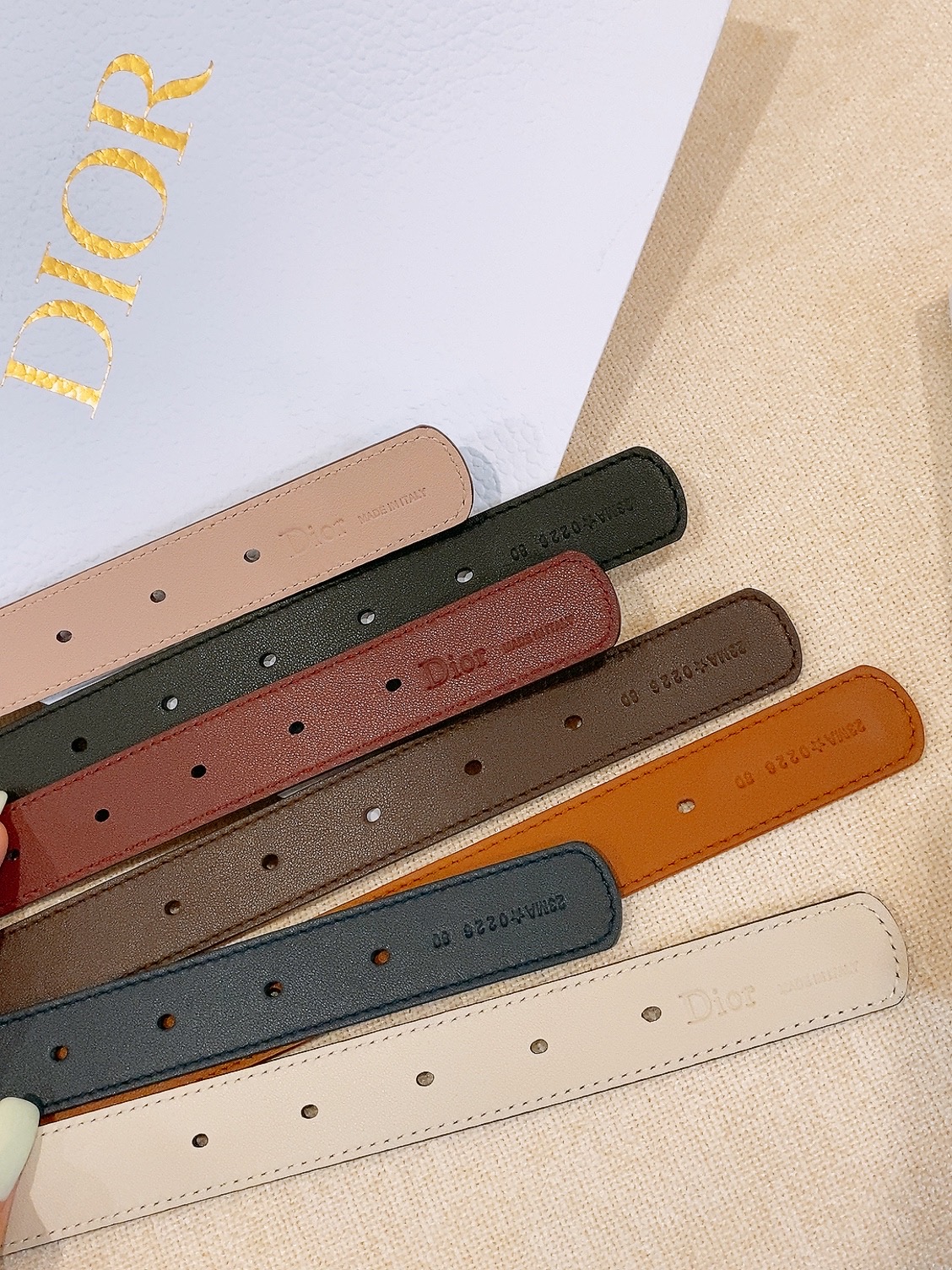 -迪家✨ Montaigne Belt 25mm 进口小牛皮腰带(经典亮面CD搭扣款) 甄选小牛皮打造,侧边手工编织工艺 -迪家✨ Montaigne Belt 25mm 进口小牛皮腰带(经典亮面CD搭扣款) 甄选小牛皮打造,侧边手工编织工艺