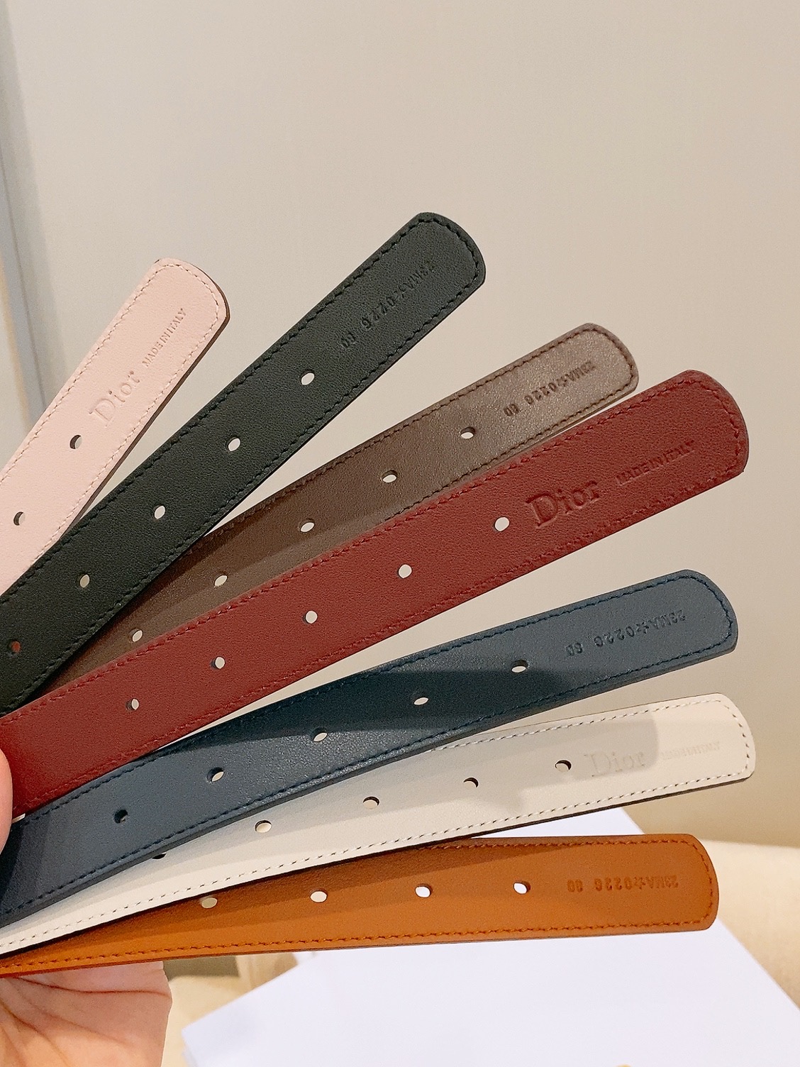 -迪家✨ Montaigne Belt 25mm 进口小牛皮腰带(经典亮面CD搭扣款) 甄选小牛皮打造,侧边手工编织工艺 -迪家✨ Montaigne Belt 25mm 进口小牛皮腰带(经典亮面CD搭扣款) 甄选小牛皮打造,侧边手工编织工艺