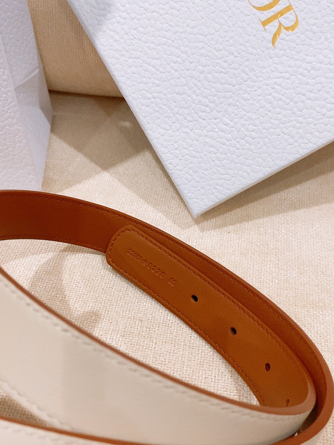 -迪家✨ Montaigne Belt 25mm 进口小牛皮腰带(经典亮面CD搭扣款) 甄选小牛皮打造,侧边手工编织工艺 -迪家✨ Montaigne Belt 25mm 进口小牛皮腰带(经典亮面CD搭扣款) 甄选小牛皮打造,侧边手工编织工艺