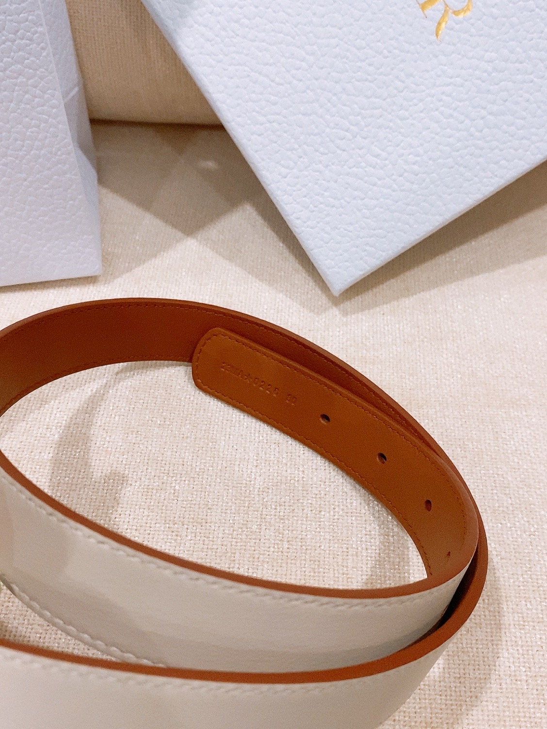 -迪家✨ Montaigne Belt 25mm 进口小牛皮腰带(经典亮面CD搭扣款) 甄选小牛皮打造,侧边手工编织工艺 -迪家✨ Montaigne Belt 25mm 进口小牛皮腰带(经典亮面CD搭扣款) 甄选小牛皮打造,侧边手工编织工艺