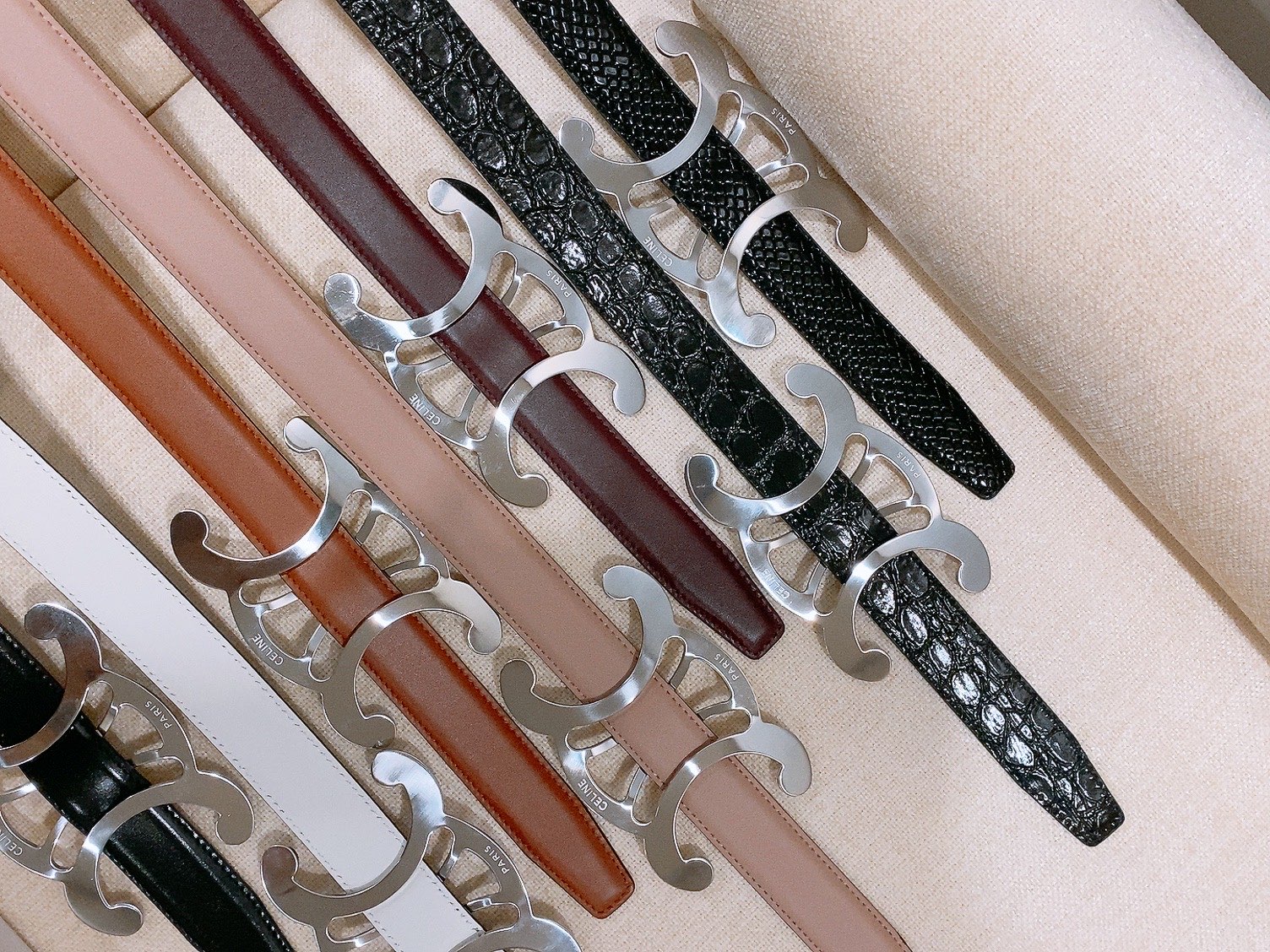 -银扣对比图🤩Celine 中号25毫米 TRIOMPHE CORE BELT 25MM IN TAURILLON LE -银扣对比图🤩Celine 中号25毫米 TRIOMPHE CORE BELT 25MM IN TAURILLON LE