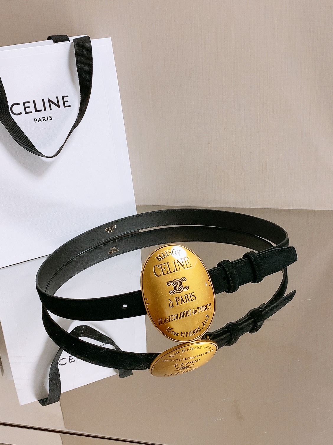 凯旋门✨ MAISON 25mm皮带 MAISON 25毫米皮带，TAURILLON皮革，牛皮革衬里，金色饰面，配领扣搭
