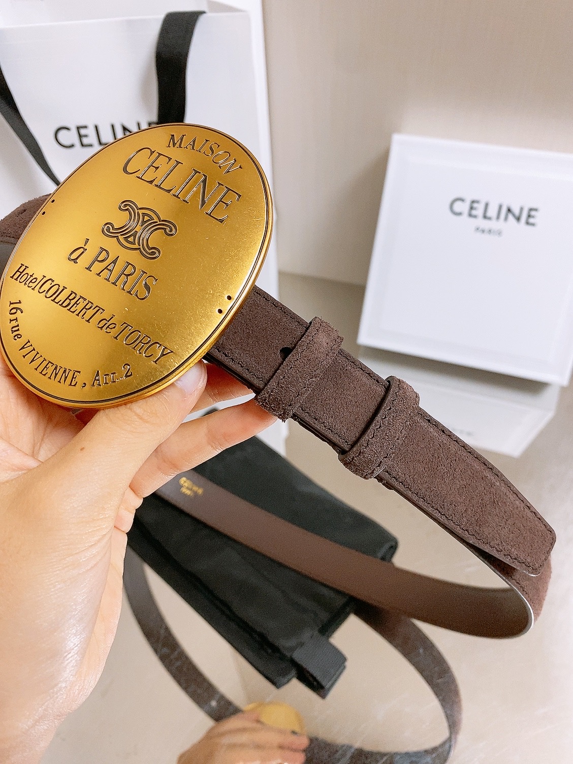 凯旋门✨ MAISON 25mm皮带 MAISON 25毫米皮带，TAURILLON皮革，牛皮革衬里，金色饰面，配领扣搭