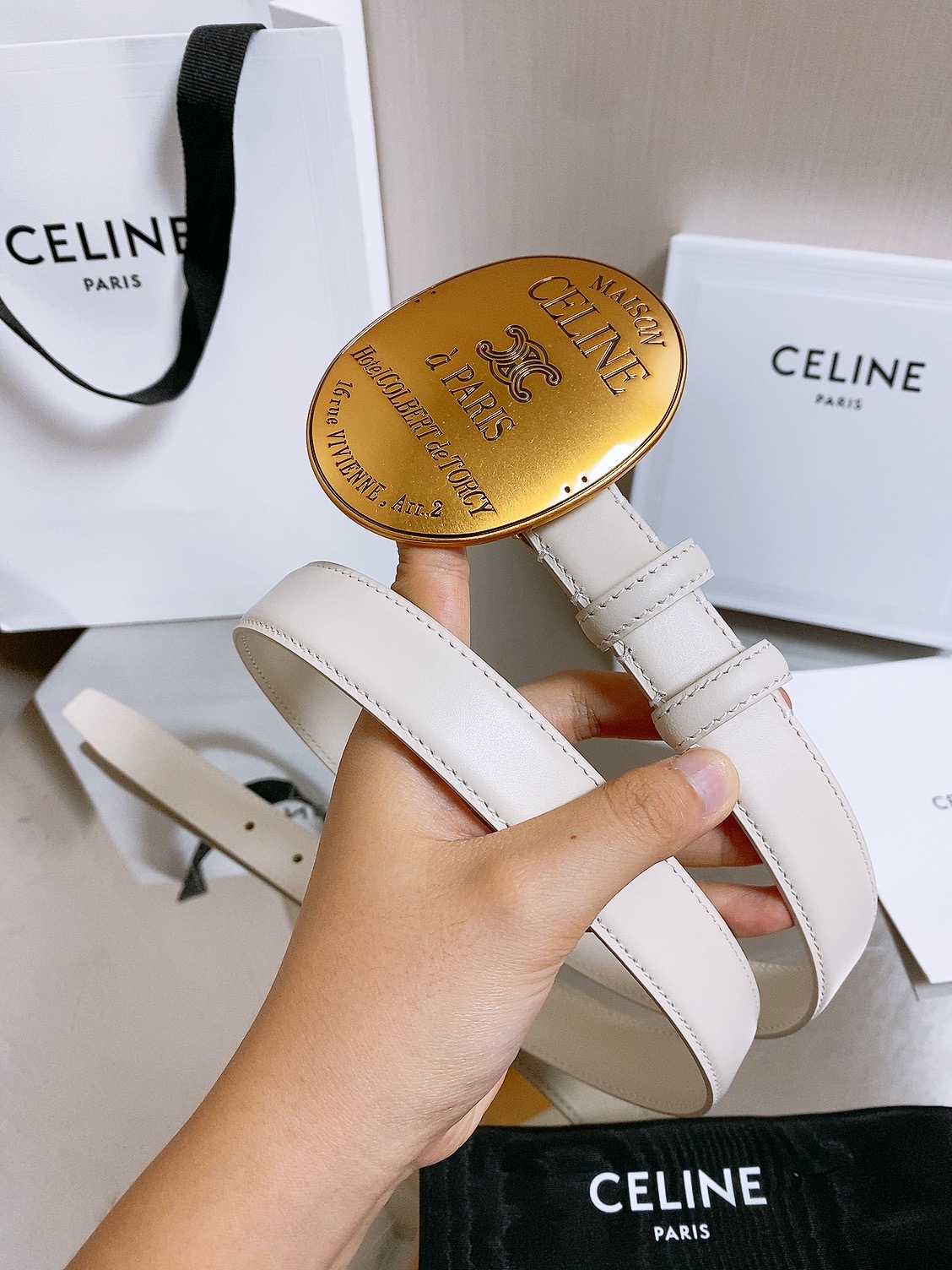 凯旋门✨ MAISON 25mm皮带 MAISON 25毫米皮带，TAURILLON皮革，牛皮革衬里，金色饰面，配领扣搭