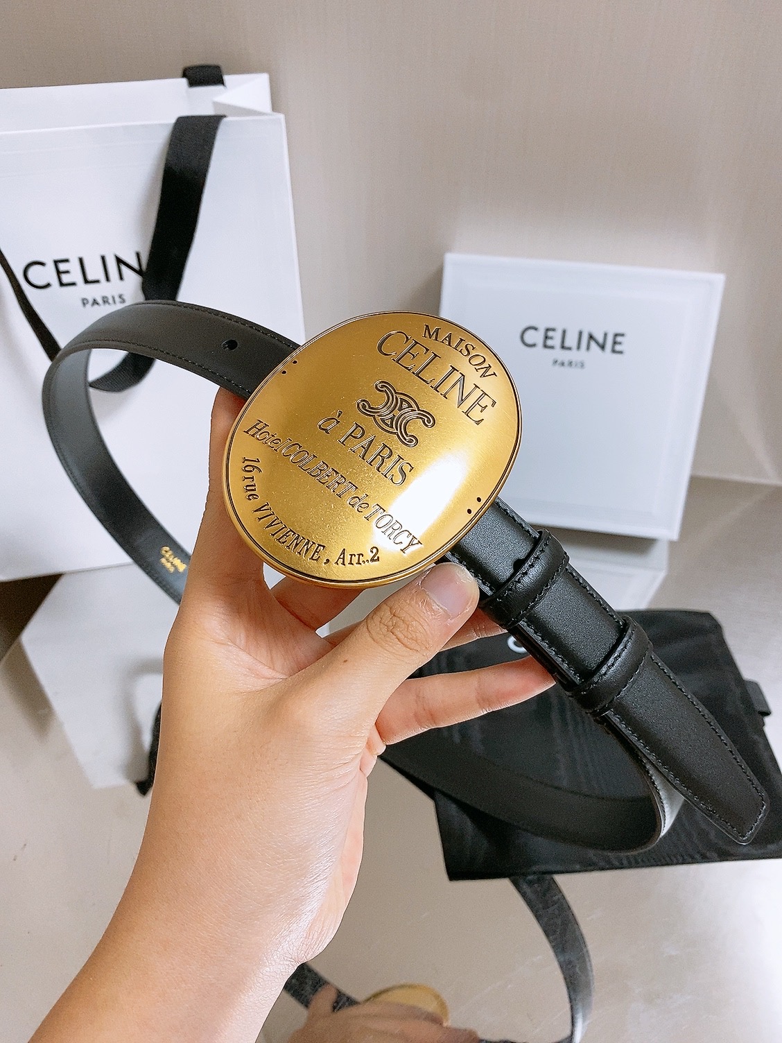 凯旋门✨ MAISON 25mm皮带 MAISON 25毫米皮带，TAURILLON皮革，牛皮革衬里，金色饰面，配领扣搭
