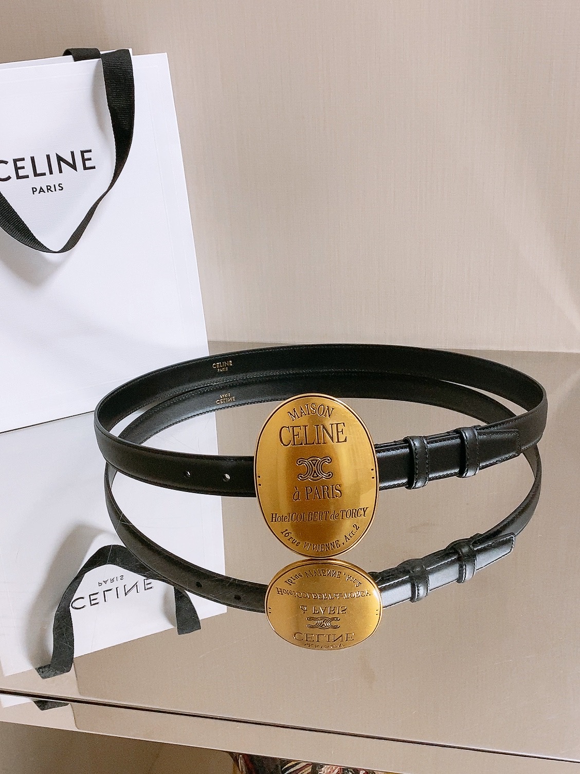 凯旋门✨ MAISON 25mm皮带 MAISON 25毫米皮带，TAURILLON皮革，牛皮革衬里，金色饰面，配领扣搭