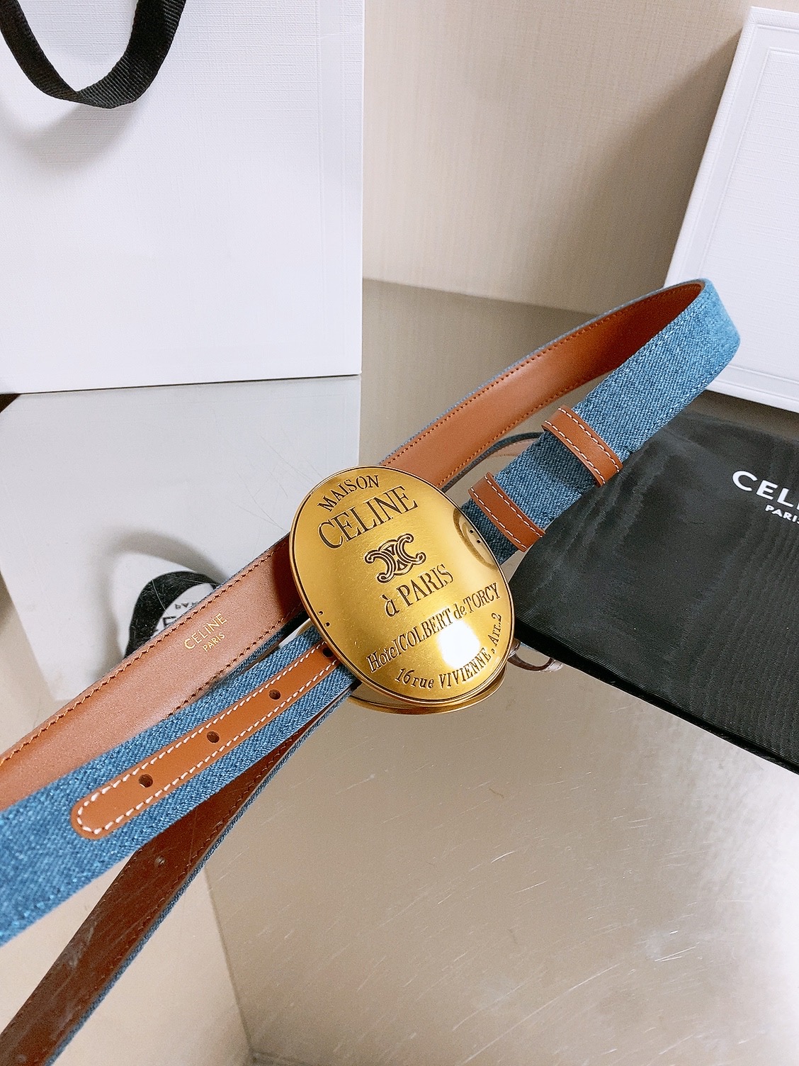 凯旋门✨ MAISON 25mm皮带 MAISON 25毫米皮带,TAURILLON皮革,牛皮革衬里,金色饰面,配领扣搭 凯旋门✨ MAISON 25mm皮带 MAISON 25毫米皮带,TAURILLON皮革,牛皮革衬里,金色饰面,配领扣搭
