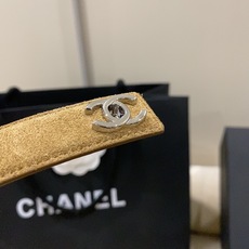 香家✨ Leather Belt 25mm 皮质腰带 麂皮效果小牛皮及金属,旋转双C金属转扣。适配连衣裙、西装、牛仔裤。 香家✨ Leather Belt 25mm 皮质腰带 麂皮效果小牛皮及金属,旋转双C金属转扣。适配连衣裙、西装、牛仔裤。