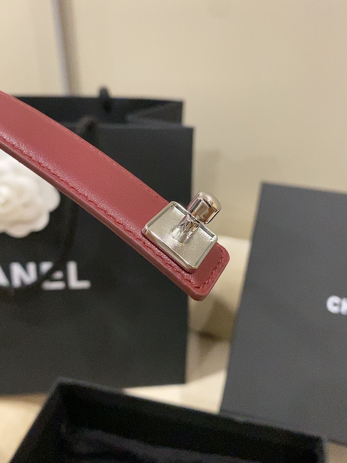 香家✨ Leather Belt 25mm 皮质腰带 进口胎牛皮及金属，旋转双C金属转扣。适配连衣裙、西装、牛仔裤。全套