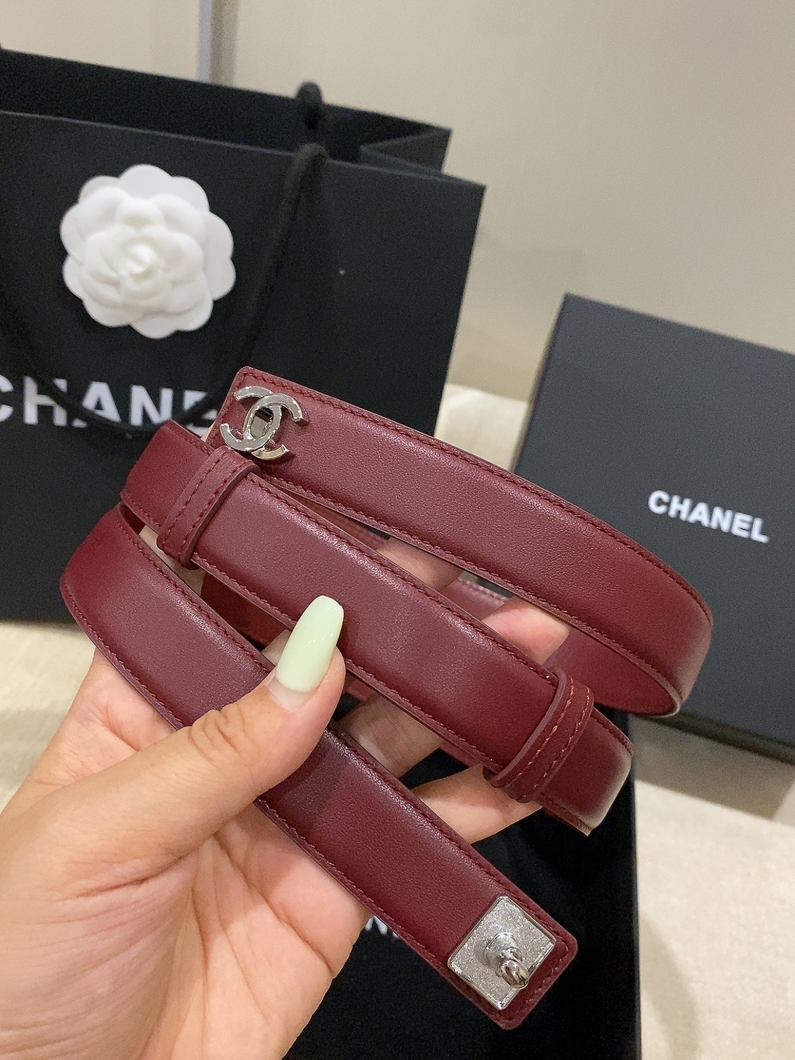 香家✨ Leather Belt 25mm 皮质腰带 进口胎牛皮及金属，旋转双C金属转扣。适配连衣裙、西装、牛仔裤。全套