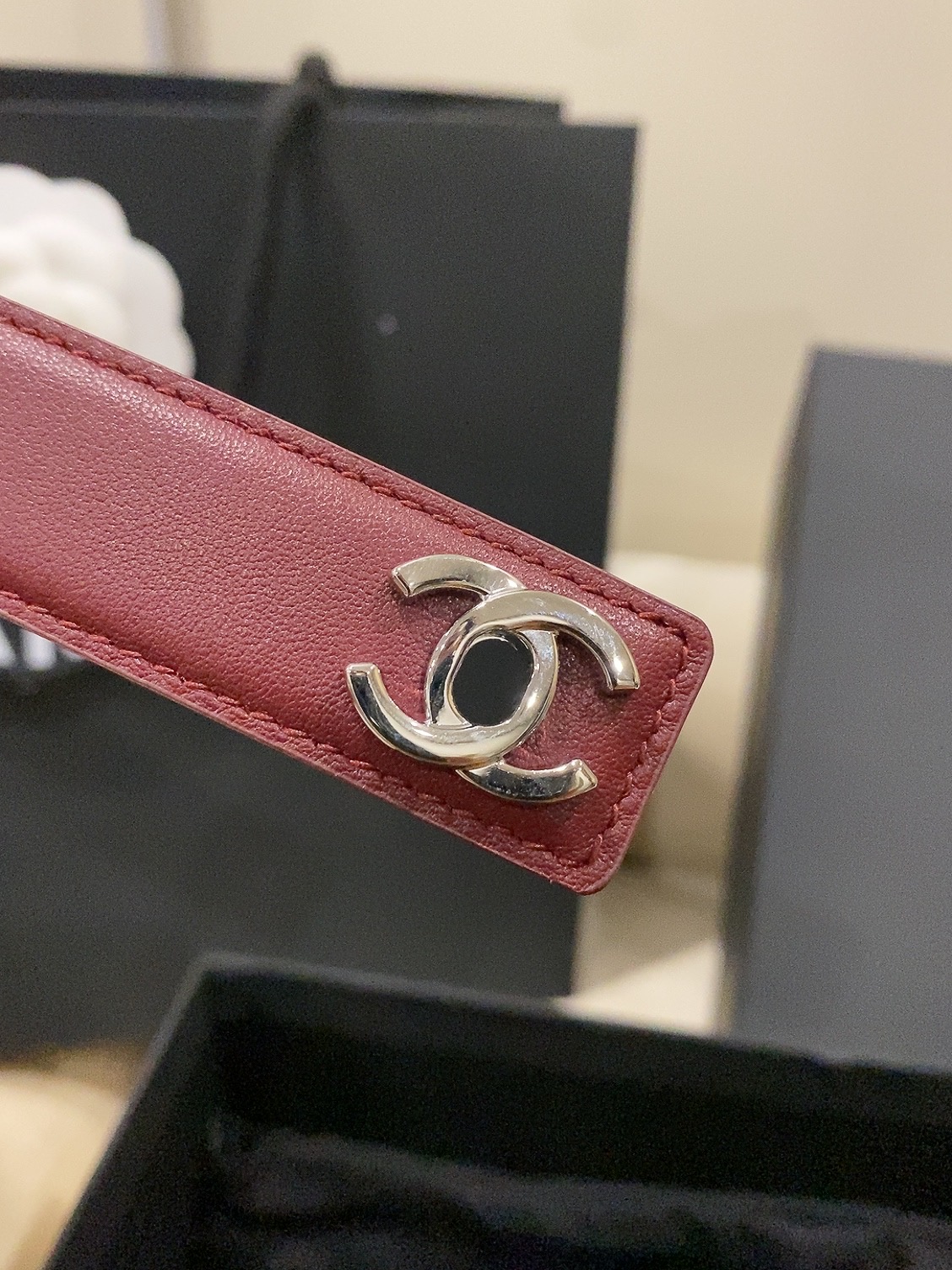 香家✨ Leather Belt 25mm 皮质腰带 进口胎牛皮及金属，旋转双C金属转扣。适配连衣裙、西装、牛仔裤。全套
