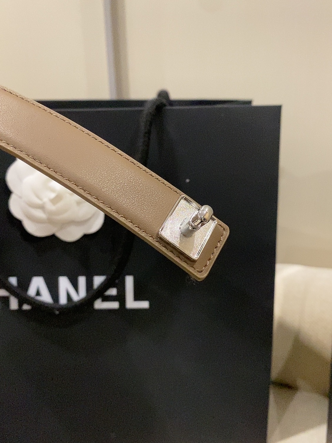 香家✨ Leather Belt 25mm 皮质腰带 进口胎牛皮及金属，旋转双C金属转扣。适配连衣裙、西装、牛仔裤。全套