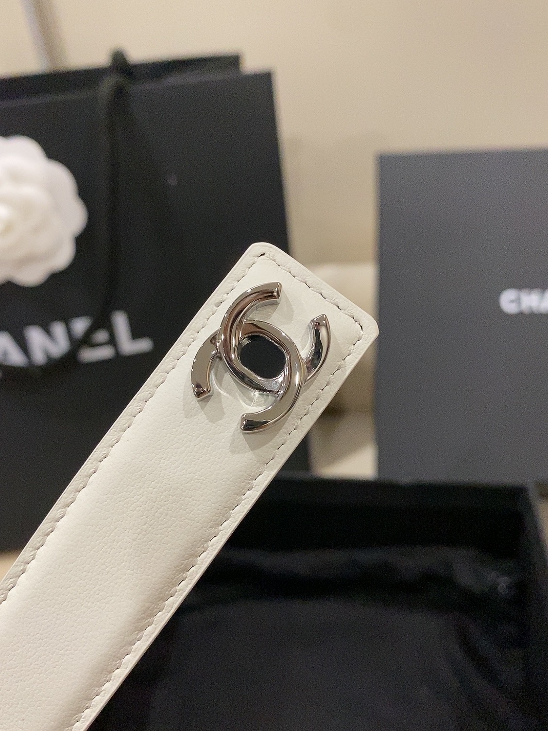 香家✨ Leather Belt 25mm 皮质腰带 进口胎牛皮及金属,旋转双C金属转扣。适配连衣裙、西装、牛仔裤。全套 香家✨ Leather Belt 25mm 皮质腰带 进口胎牛皮及金属,旋转双C金属转扣。适配连衣裙、西装、牛仔裤。全套