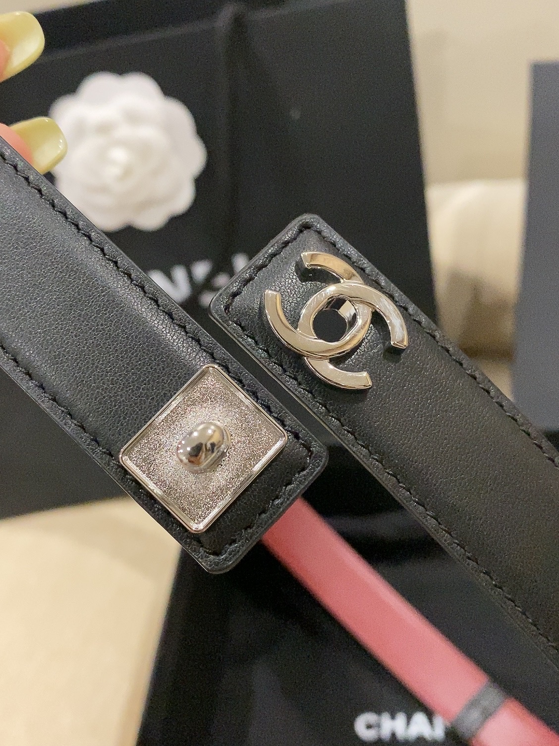 香家✨ Leather Belt 25mm 皮质腰带 进口胎牛皮及金属，旋转双C金属转扣。适配连衣裙、西装、牛仔裤。全套